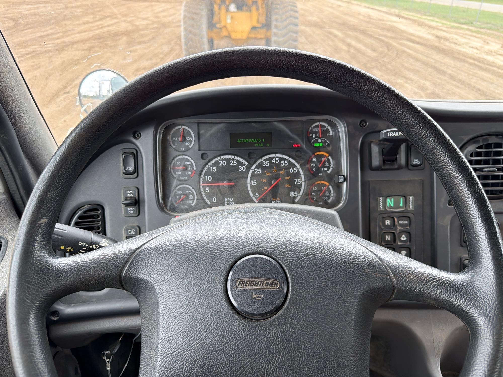 2020 Freightliner M2106