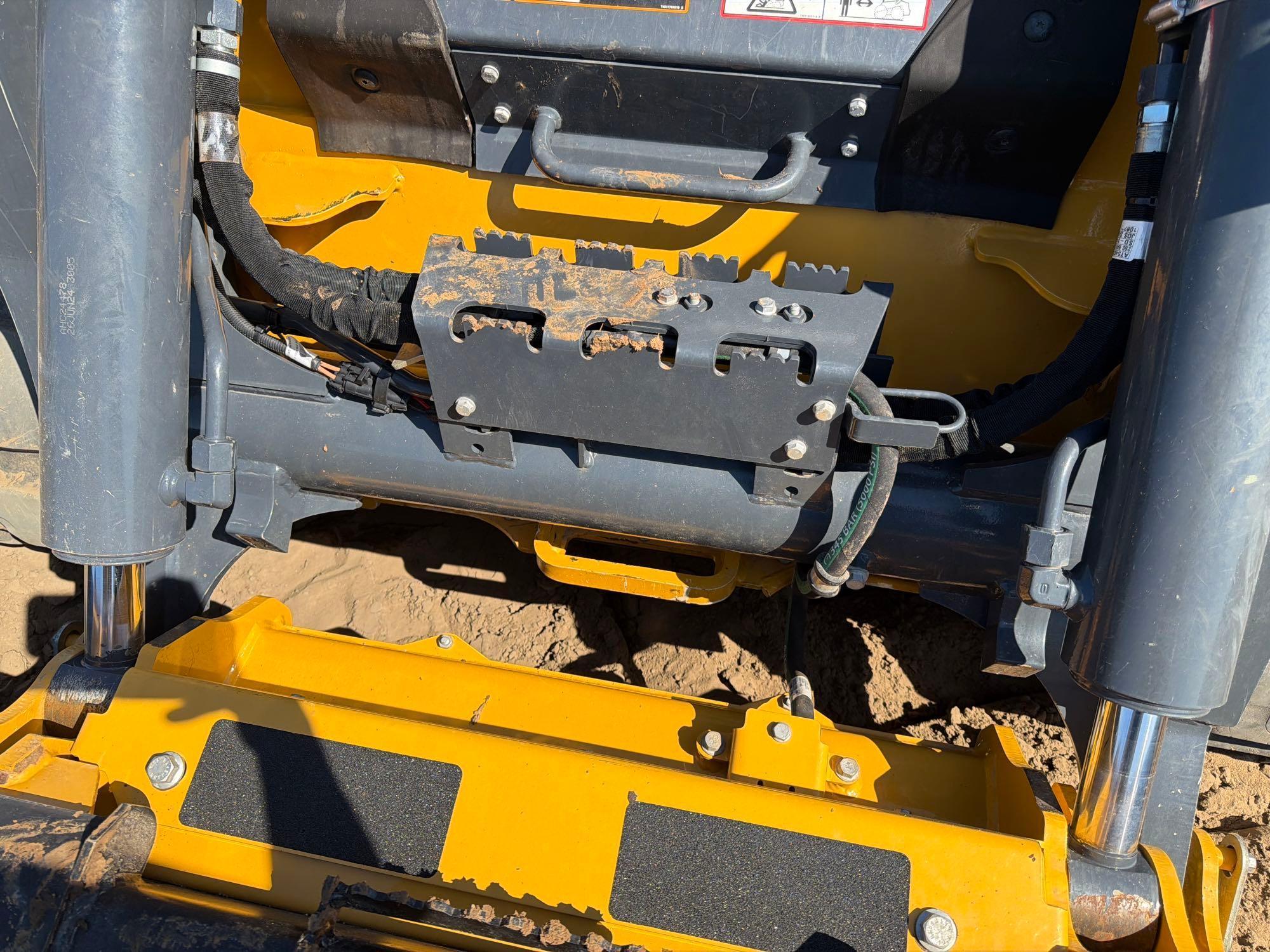 John Deere 335