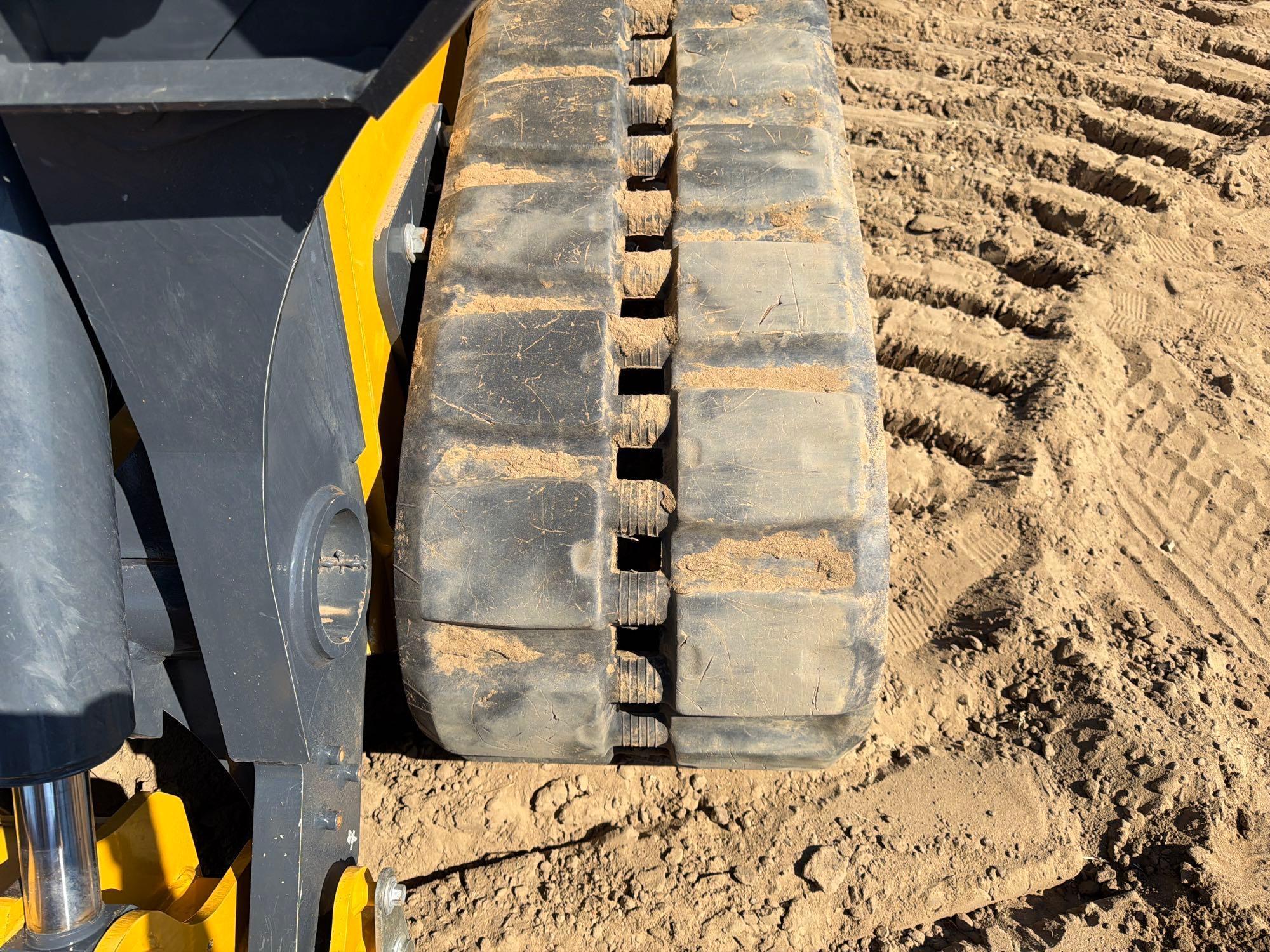 John Deere 335