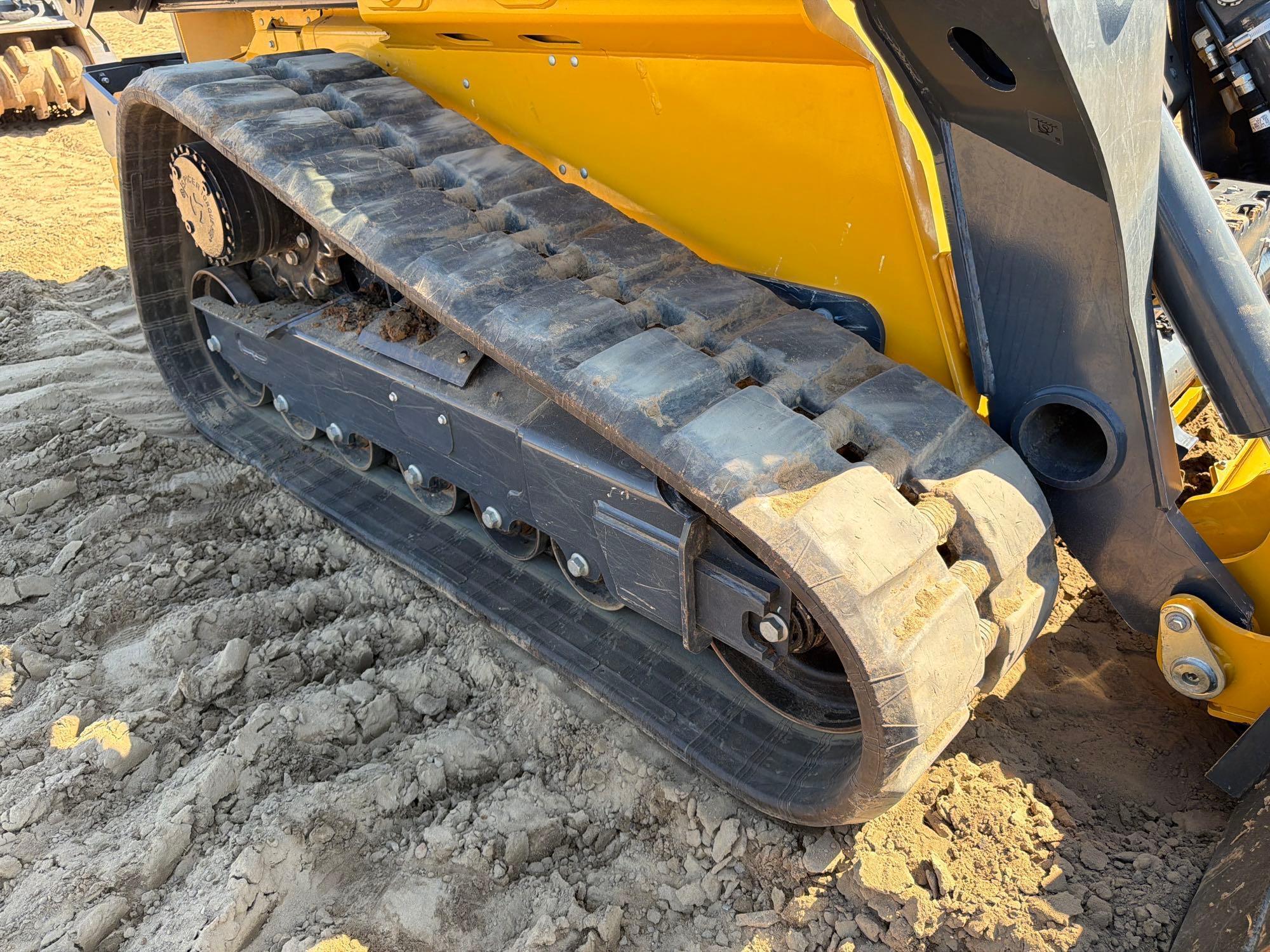 John Deere 335