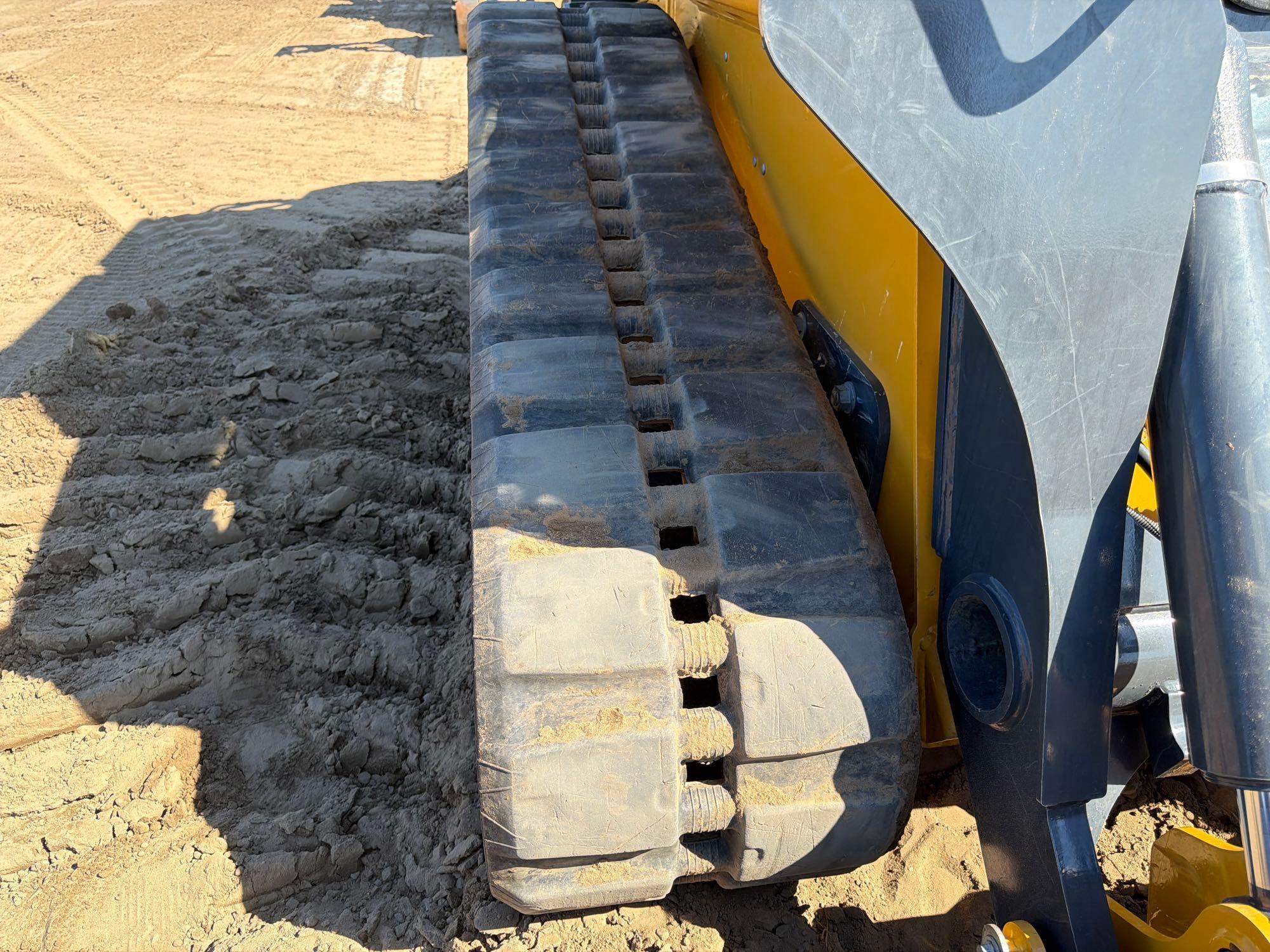 John Deere 335