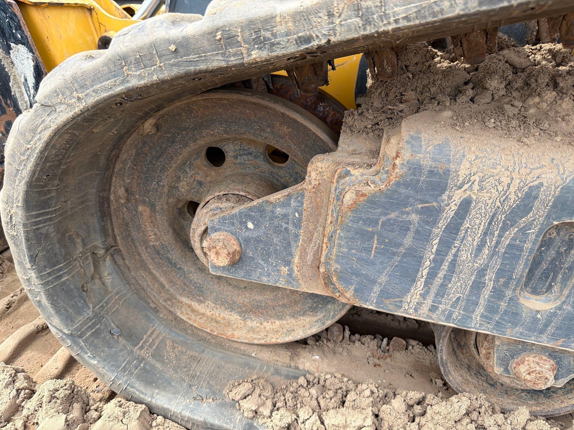 John Deere 325G