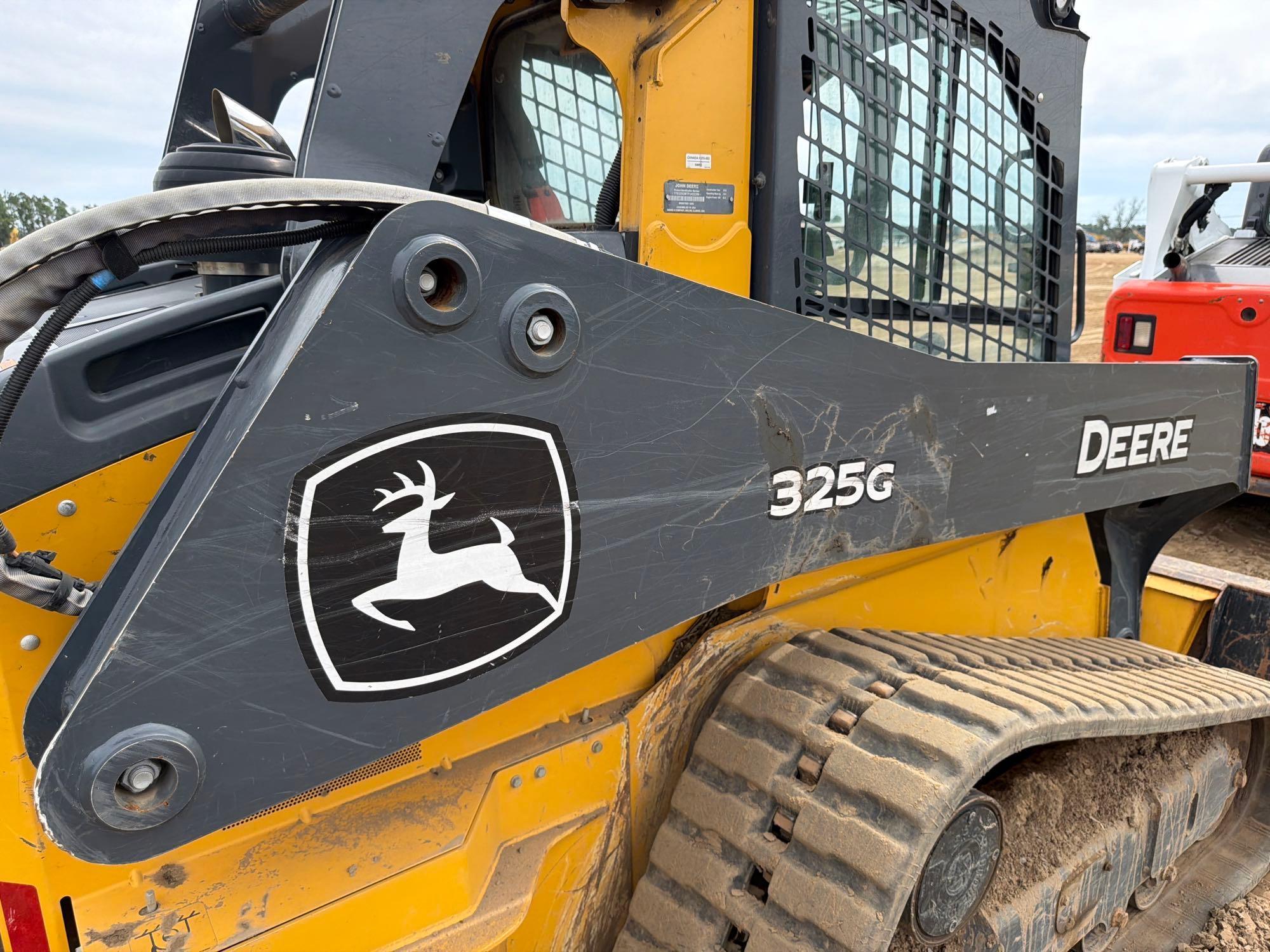 John Deere 325G