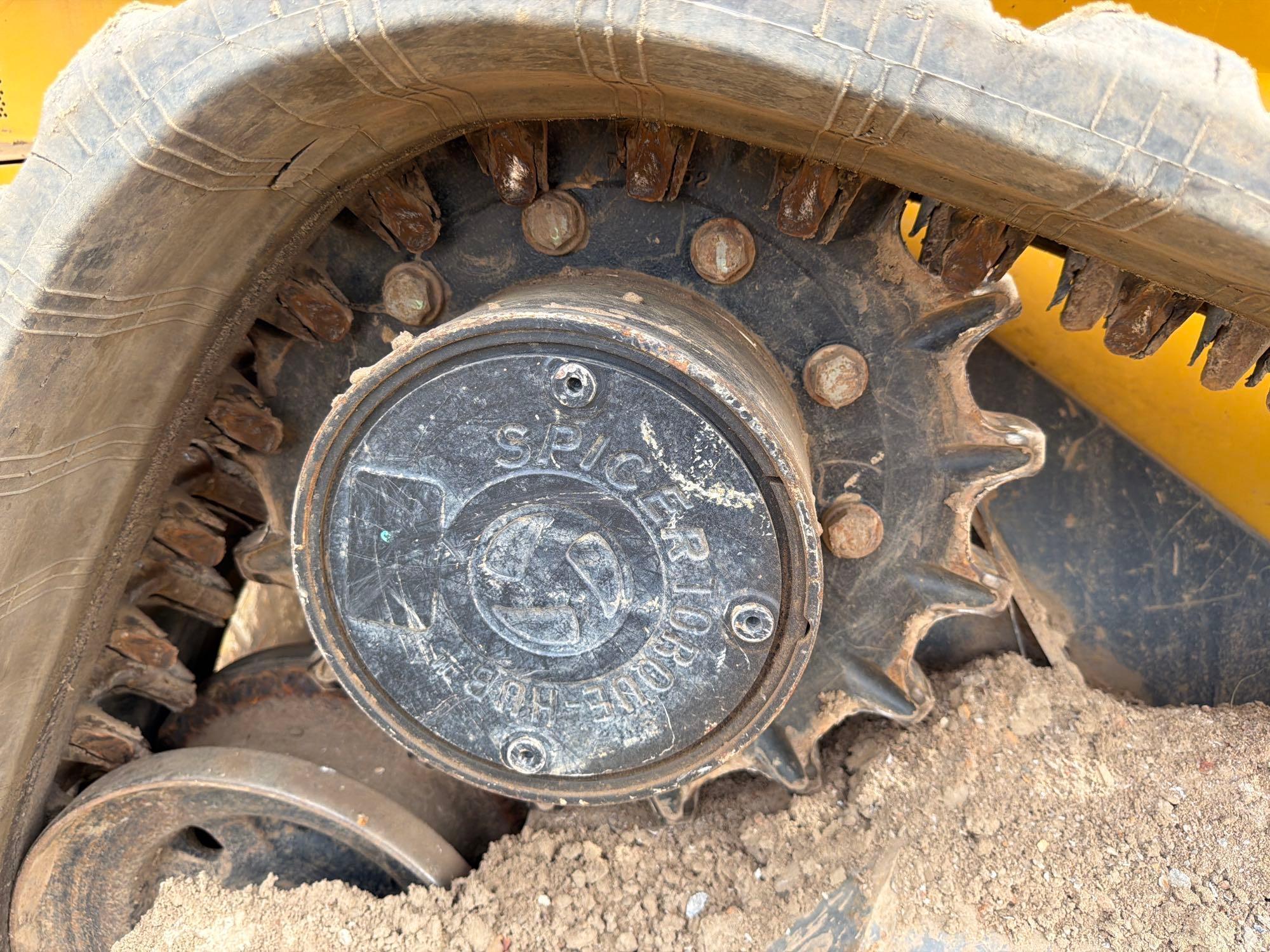 John Deere 325G