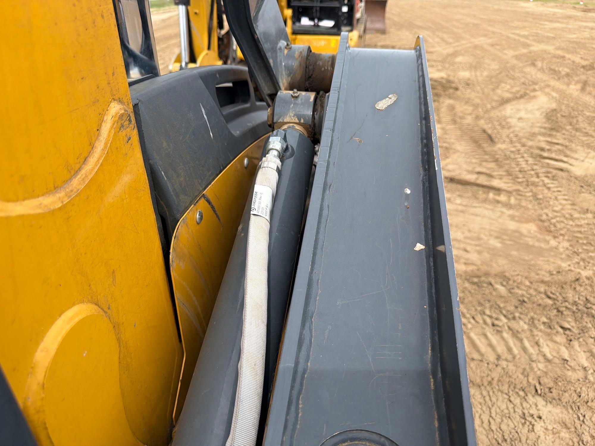 John Deere 325G