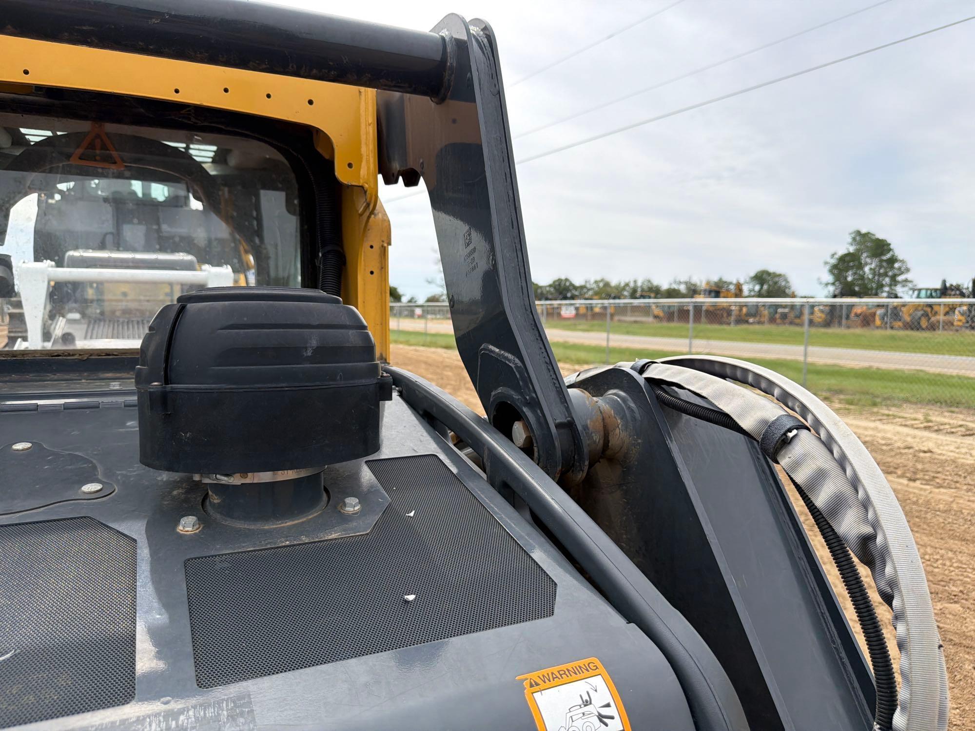 John Deere 325G