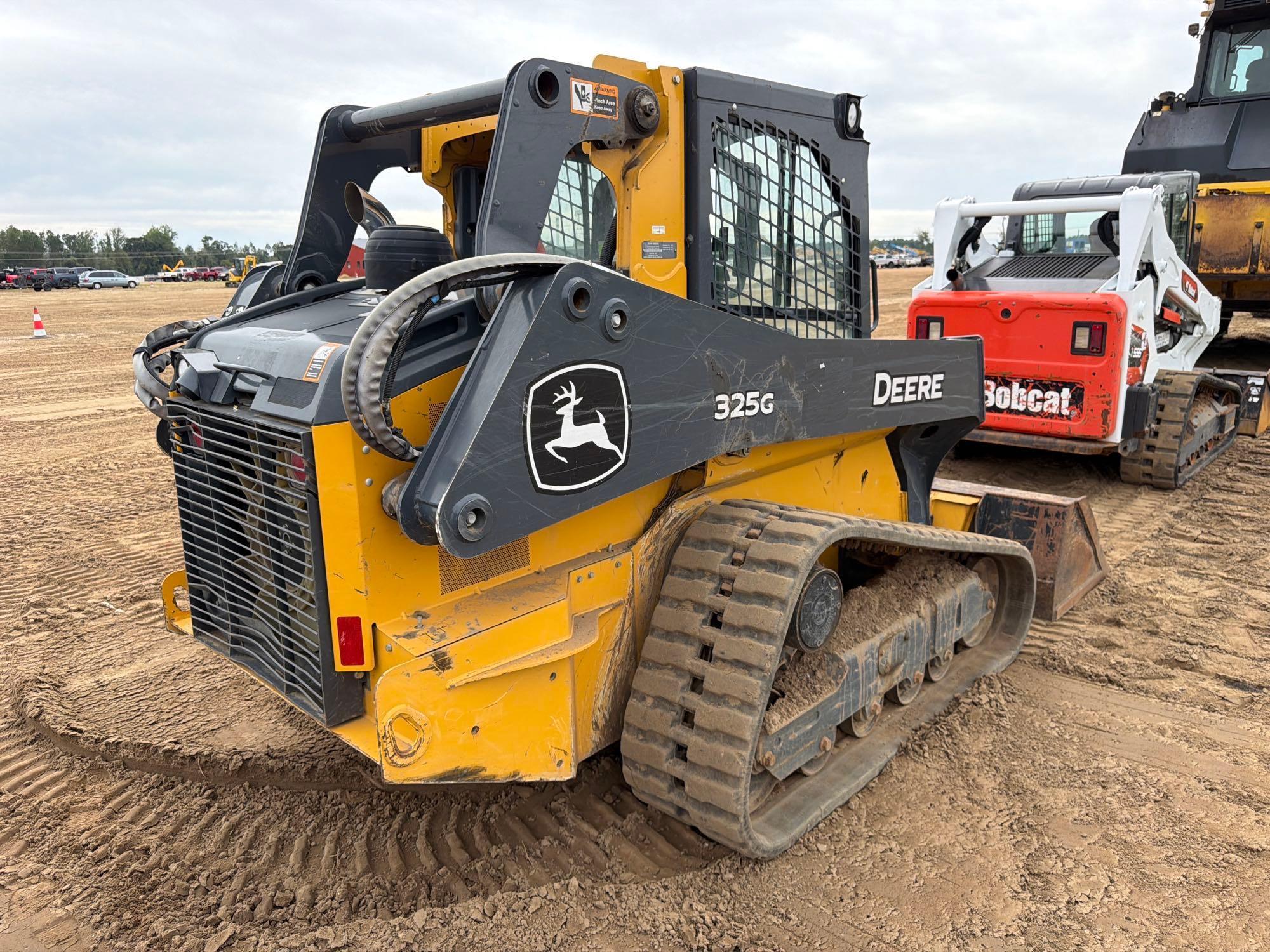 John Deere 325G