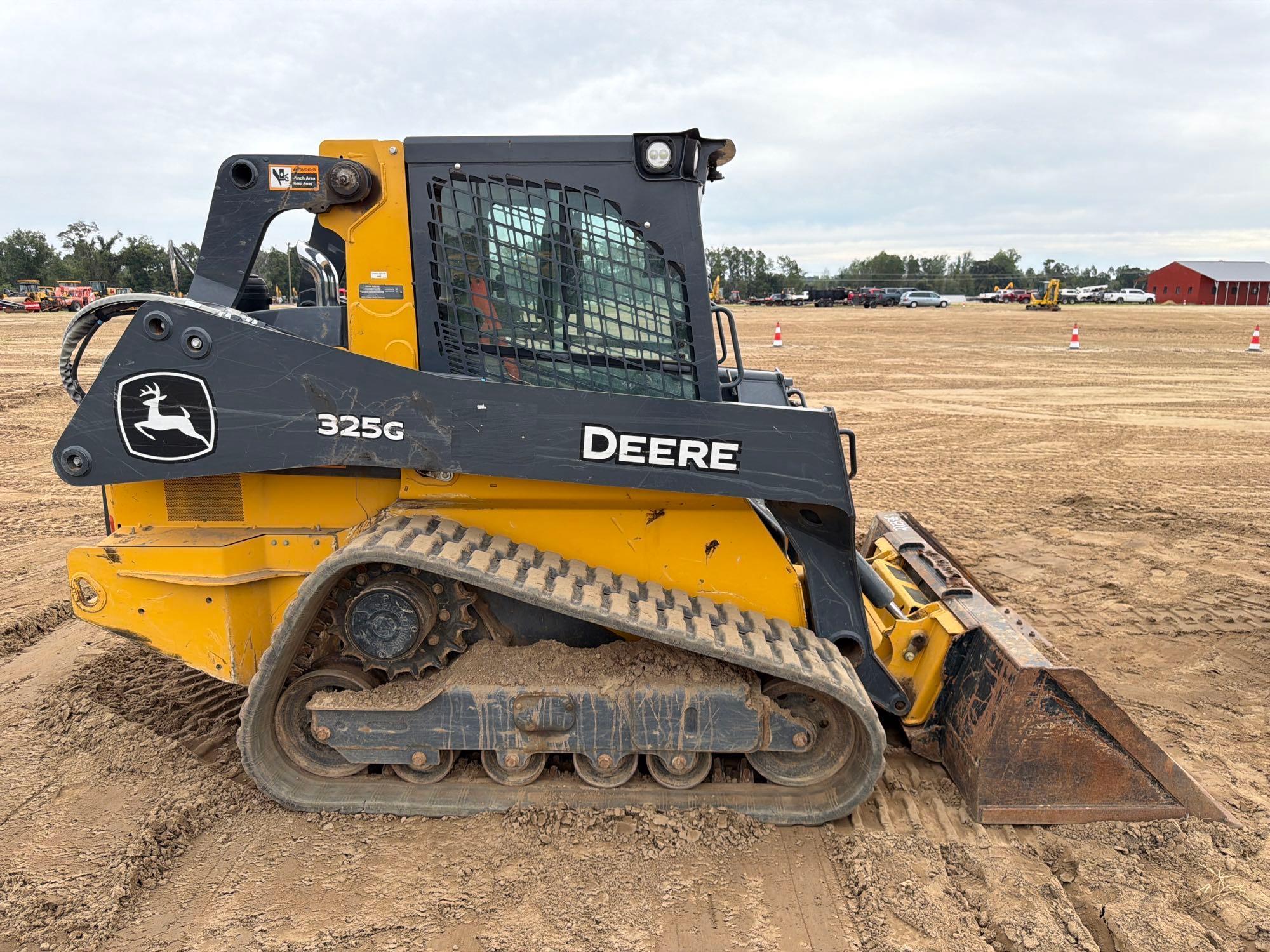 John Deere 325G