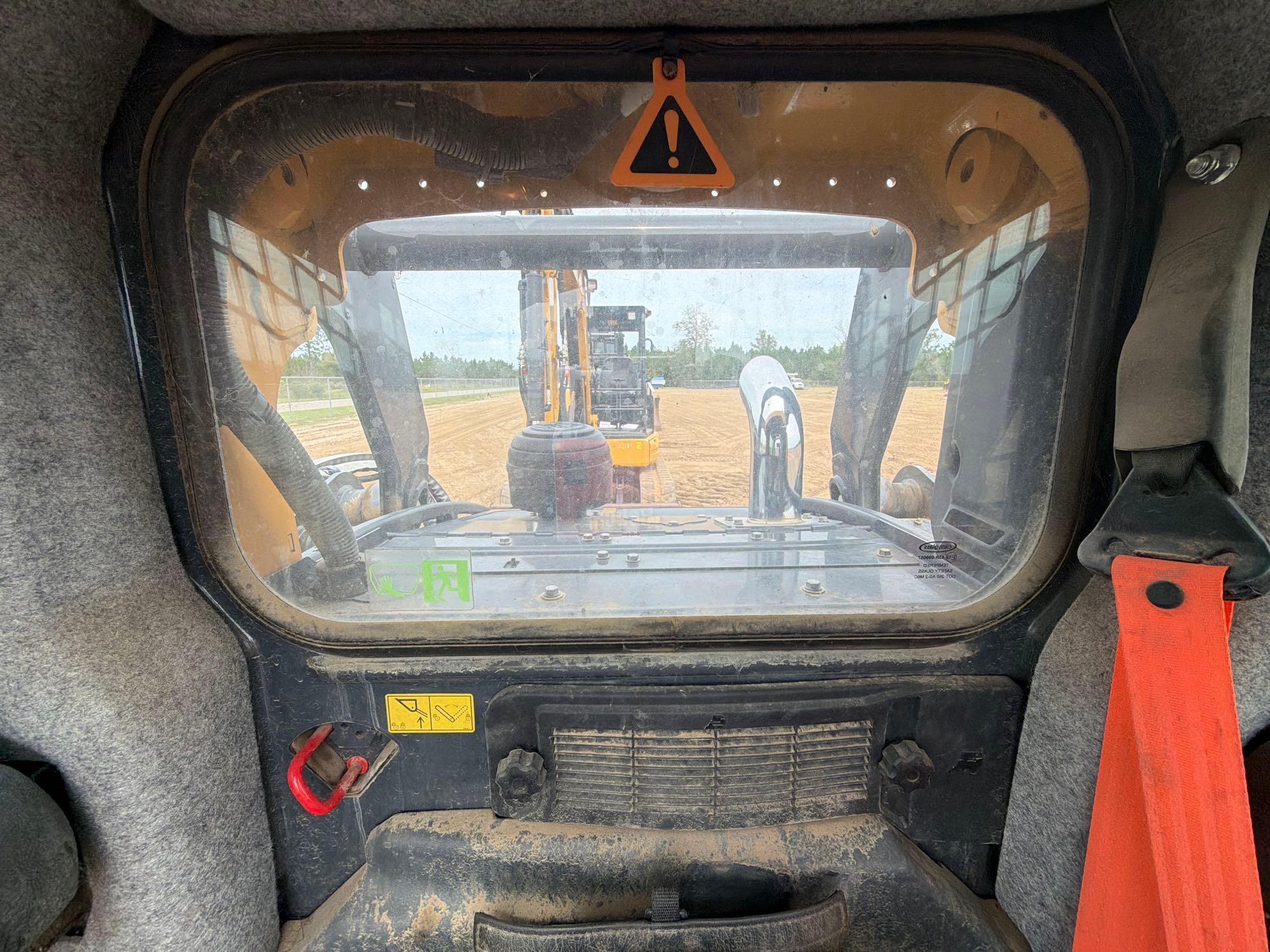 John Deere 325G