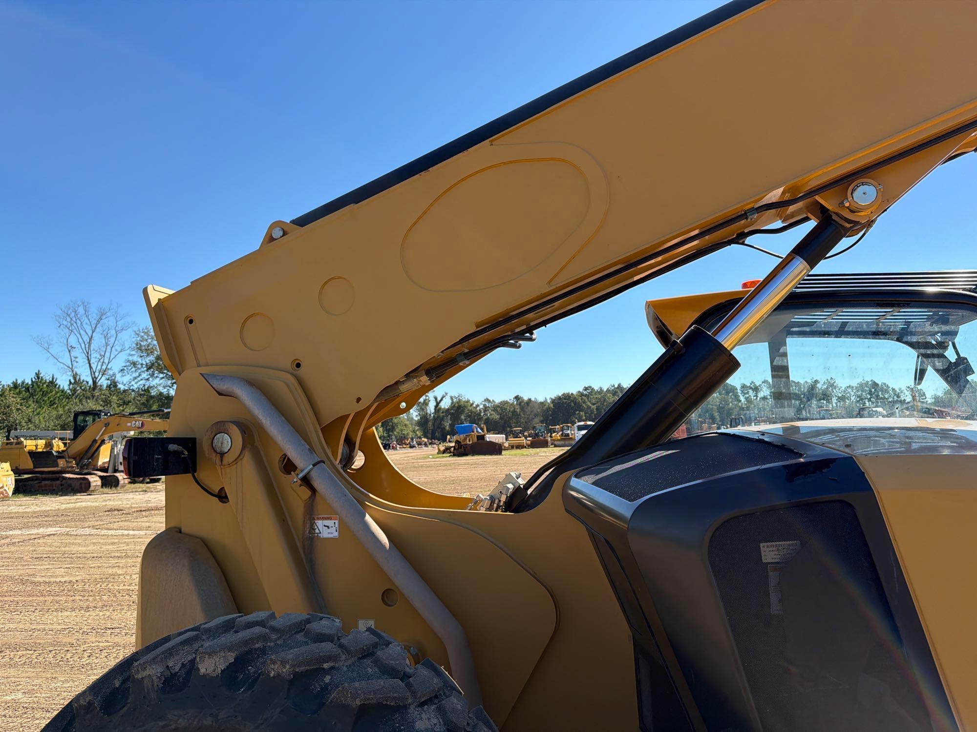 Caterpillar TL1055