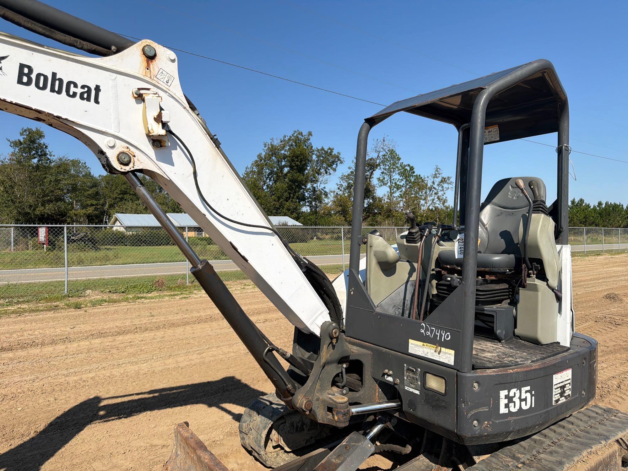 Bobcat E35