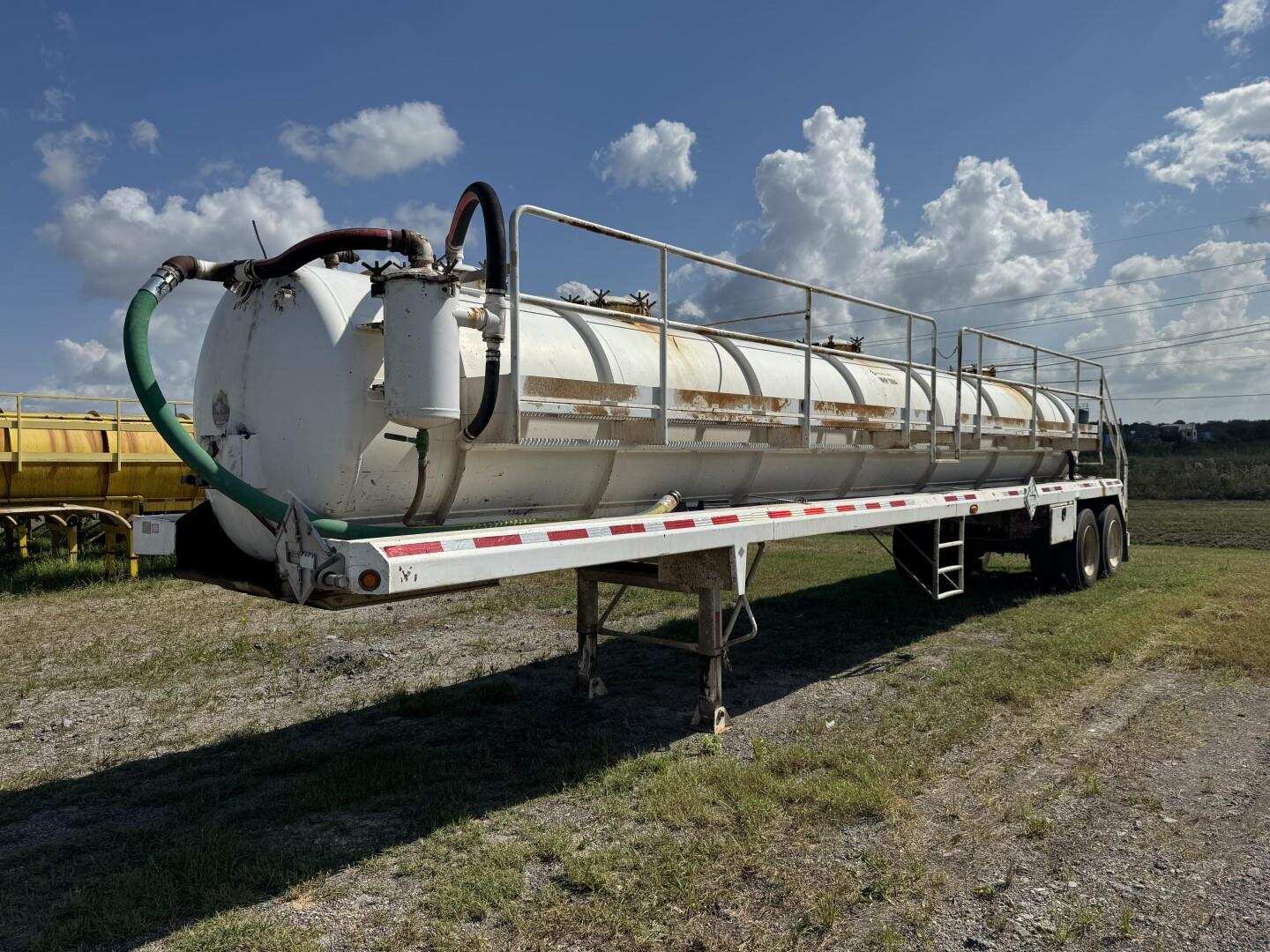 2014 DRAGON PRODUCTS 130BBL VACUUM TRAILER