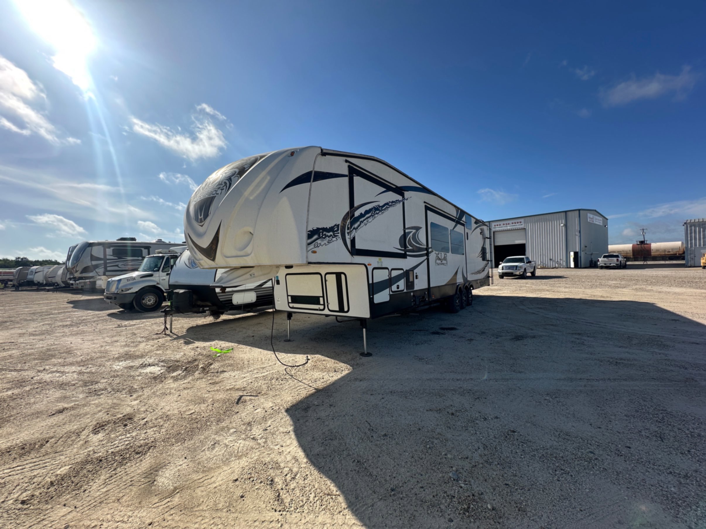 2013 XLR THUNDERBOLT 35X14 5TH WHEEL CAMPER