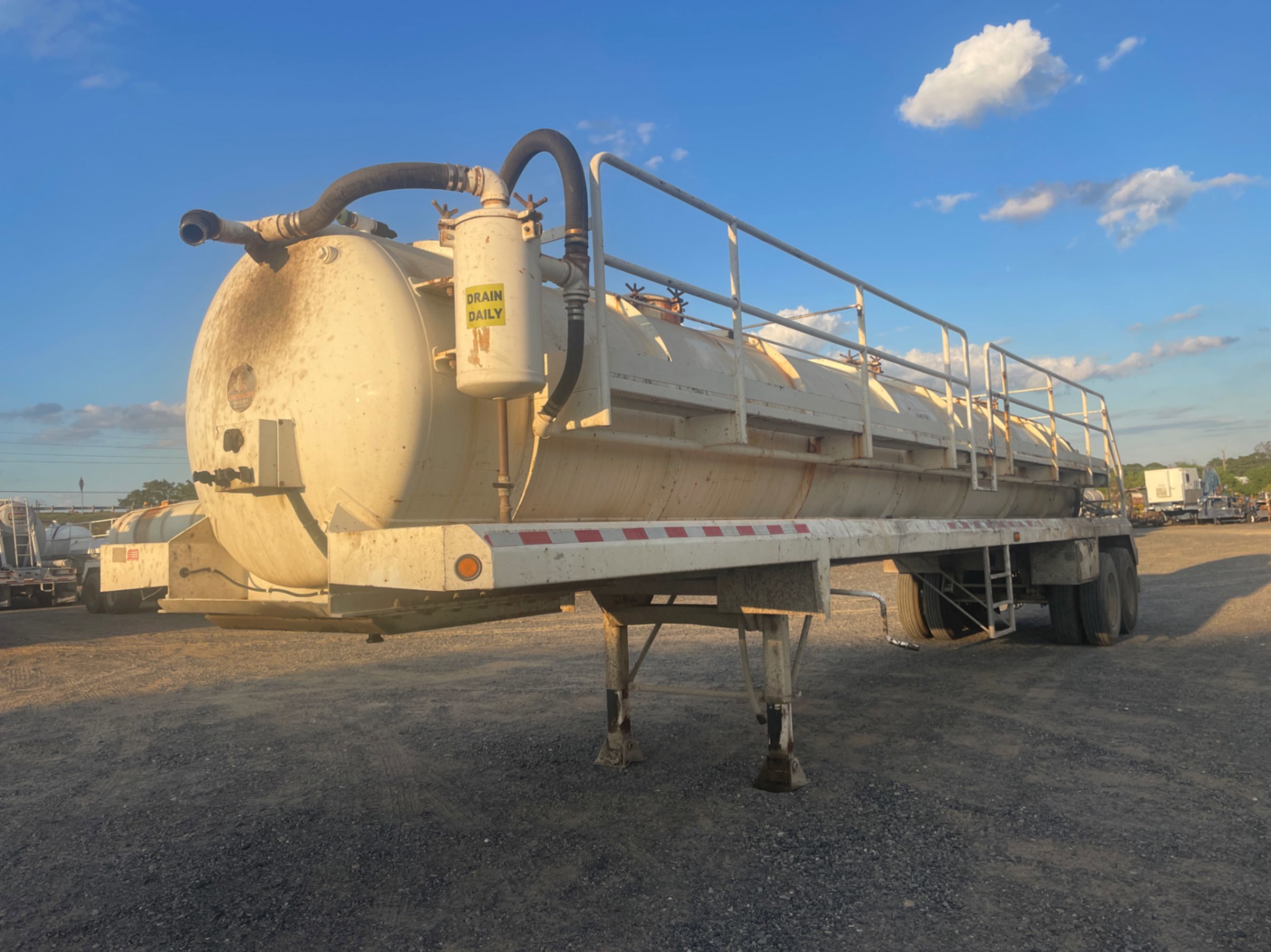 2015 DRAGON 130 BBL VACUUM TRAILER