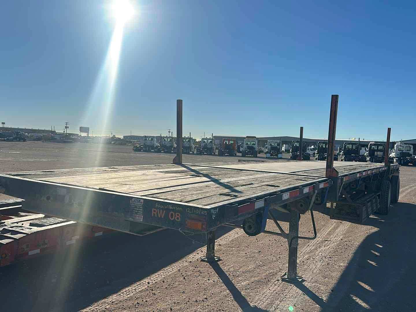 2006 TRANSCRAFT 48X102 SPREAD AXLE FLATBED