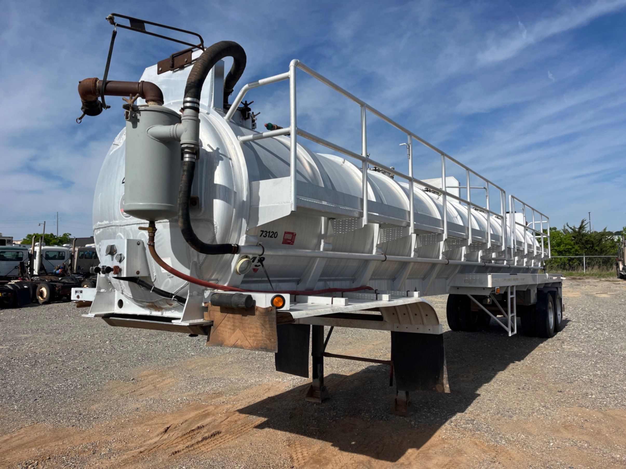 2012 DRAGON 150 BBL ALUMINUM VACUUM TRAILER