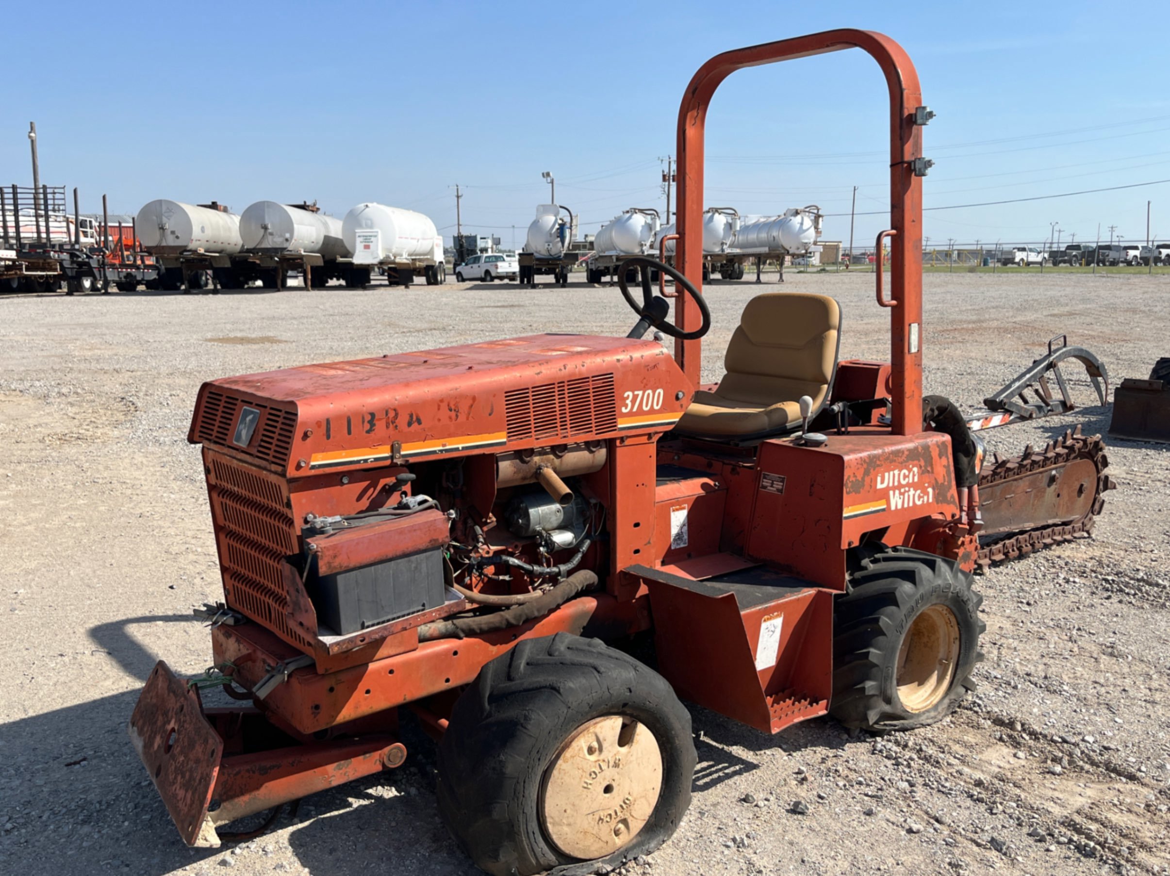 DITCH WITCH 3700 TRENCHER (INOPERABLE)
