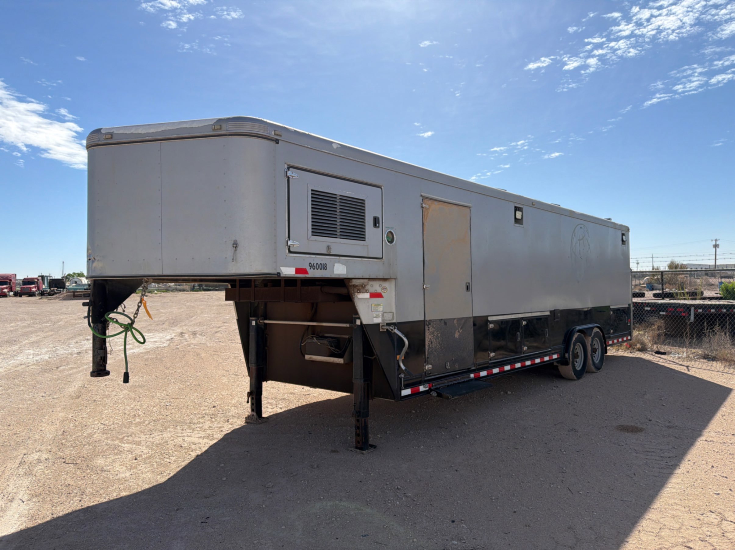 2015 SUNDOWNER 25 T/A ENCLOSED TRAILER