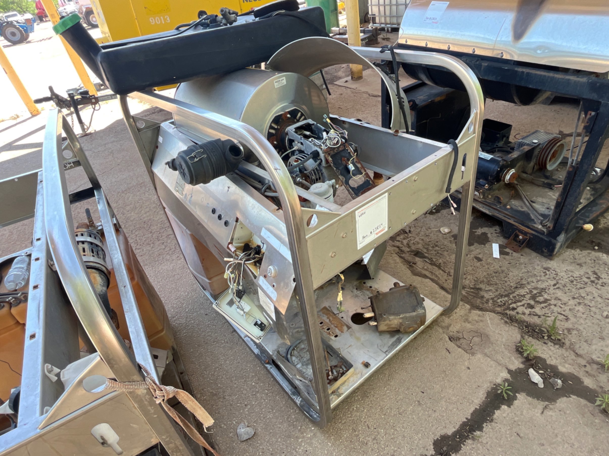 PRESSURE WASHER (INOPERABLE)