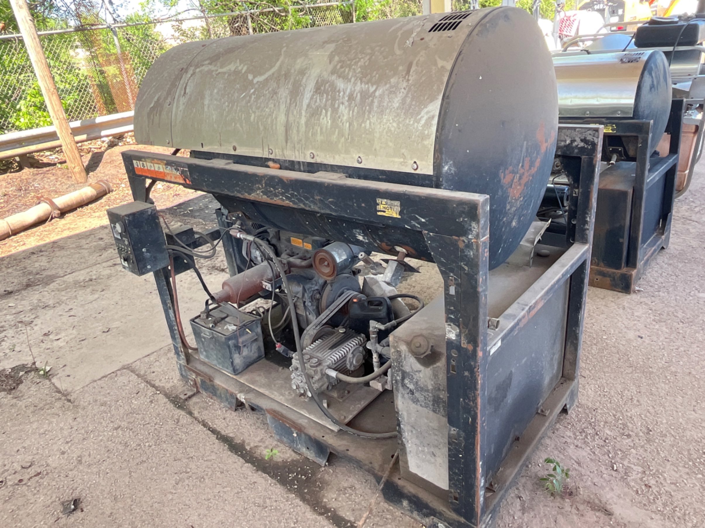 PRESSURE WASHER (INOPERABLE)