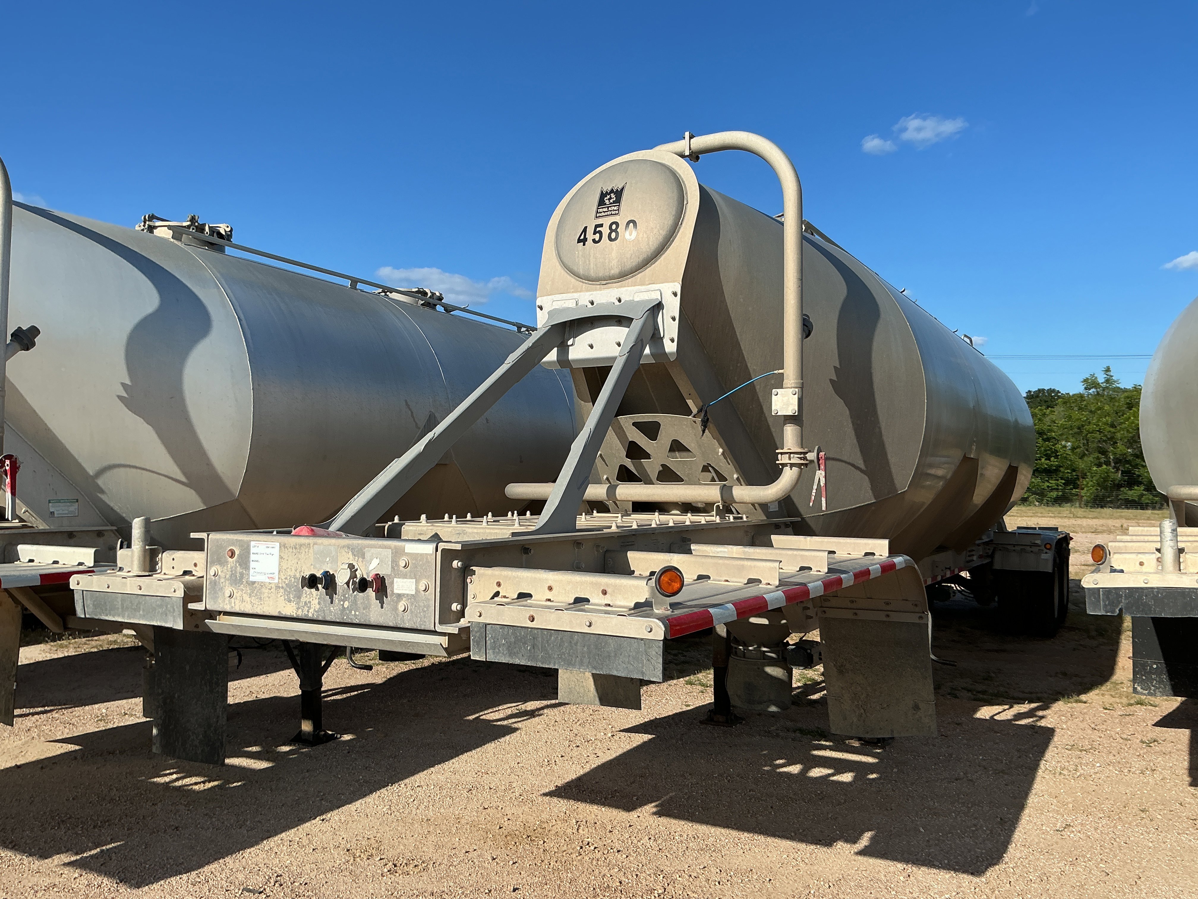 2014 TRAIL KING PNEUMATIC TRAILER