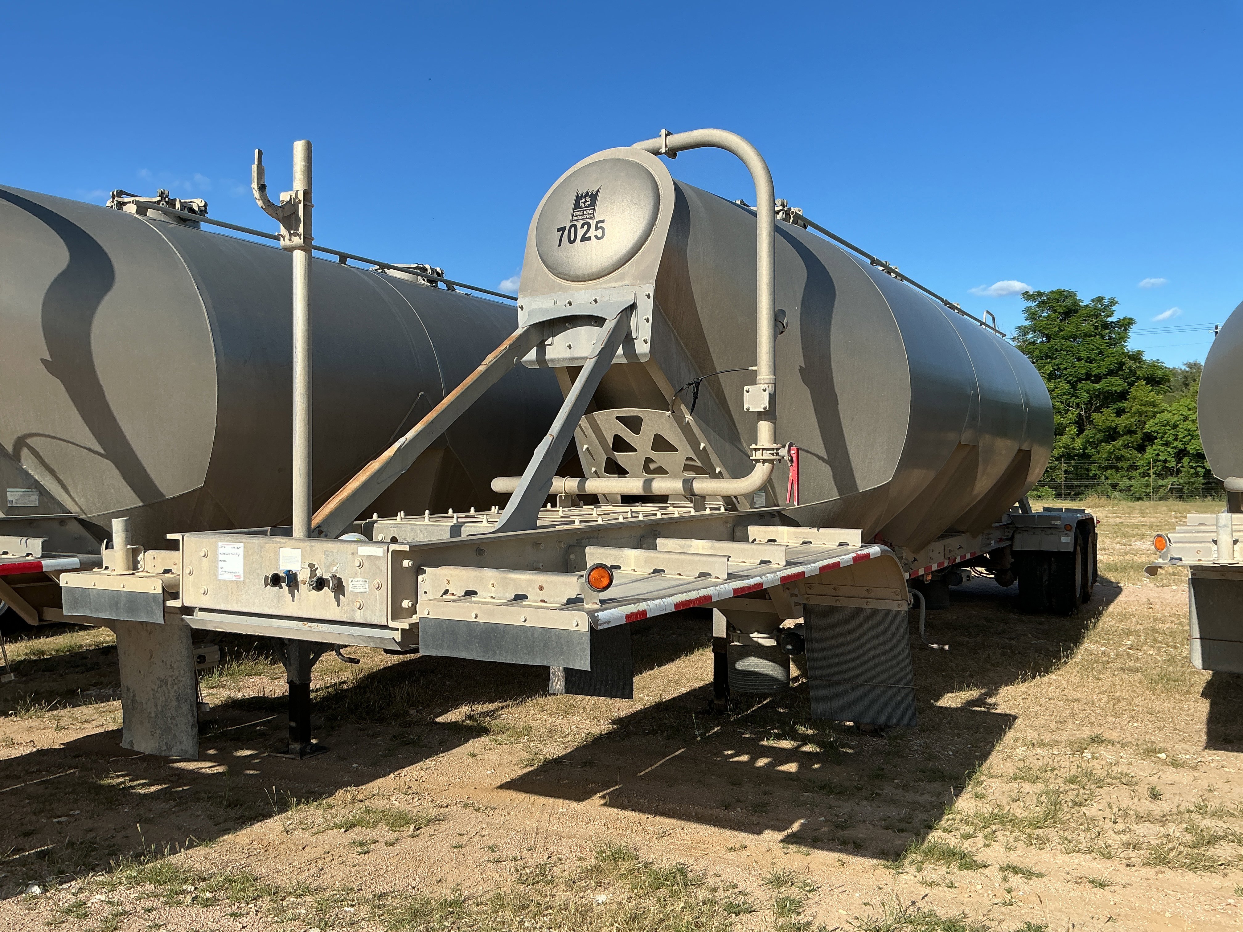 2015 TRAIL KING PNEUMATIC TRAILER