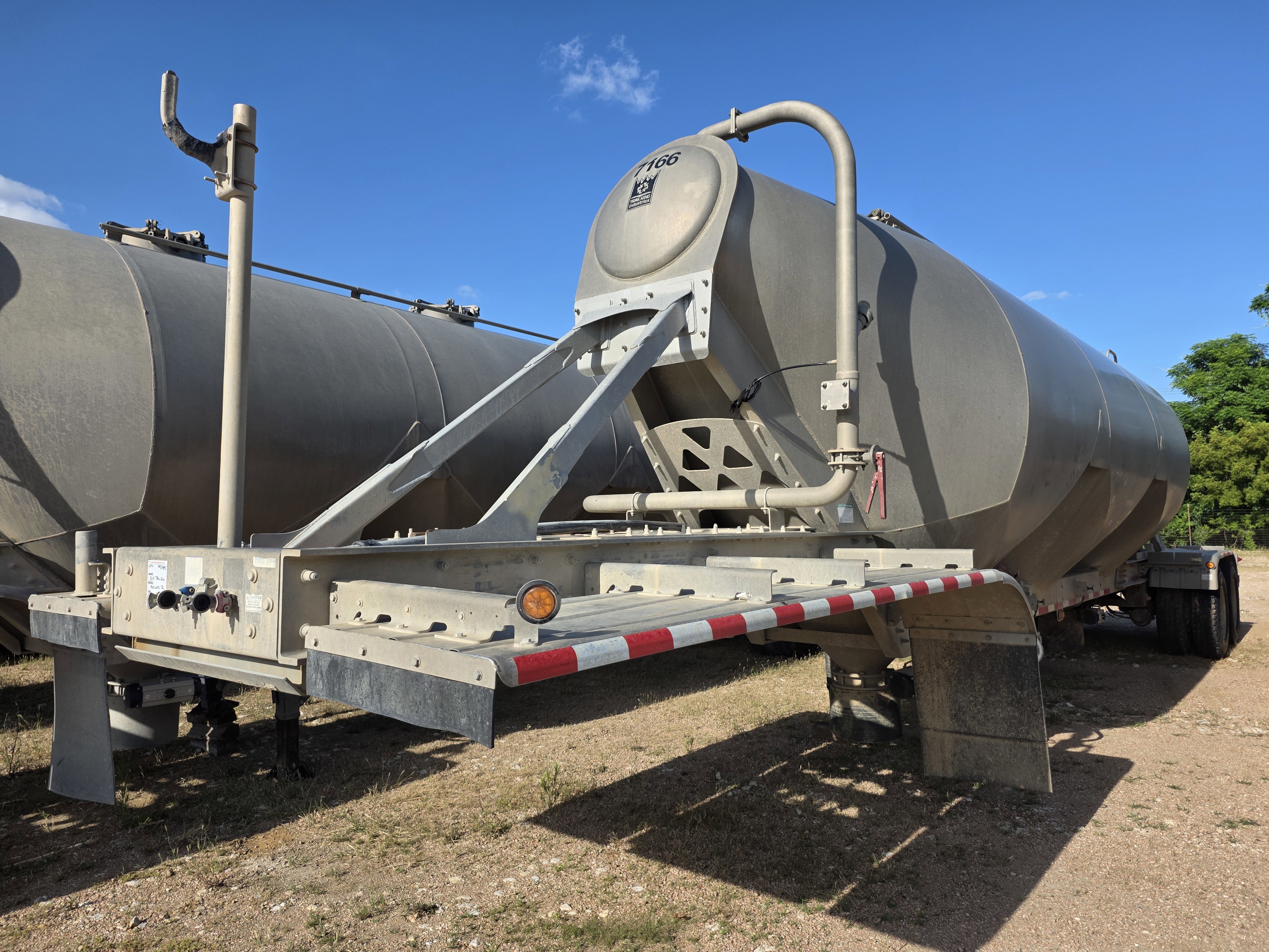 2015 TRAIL KING PNEUMATIC TRAILER