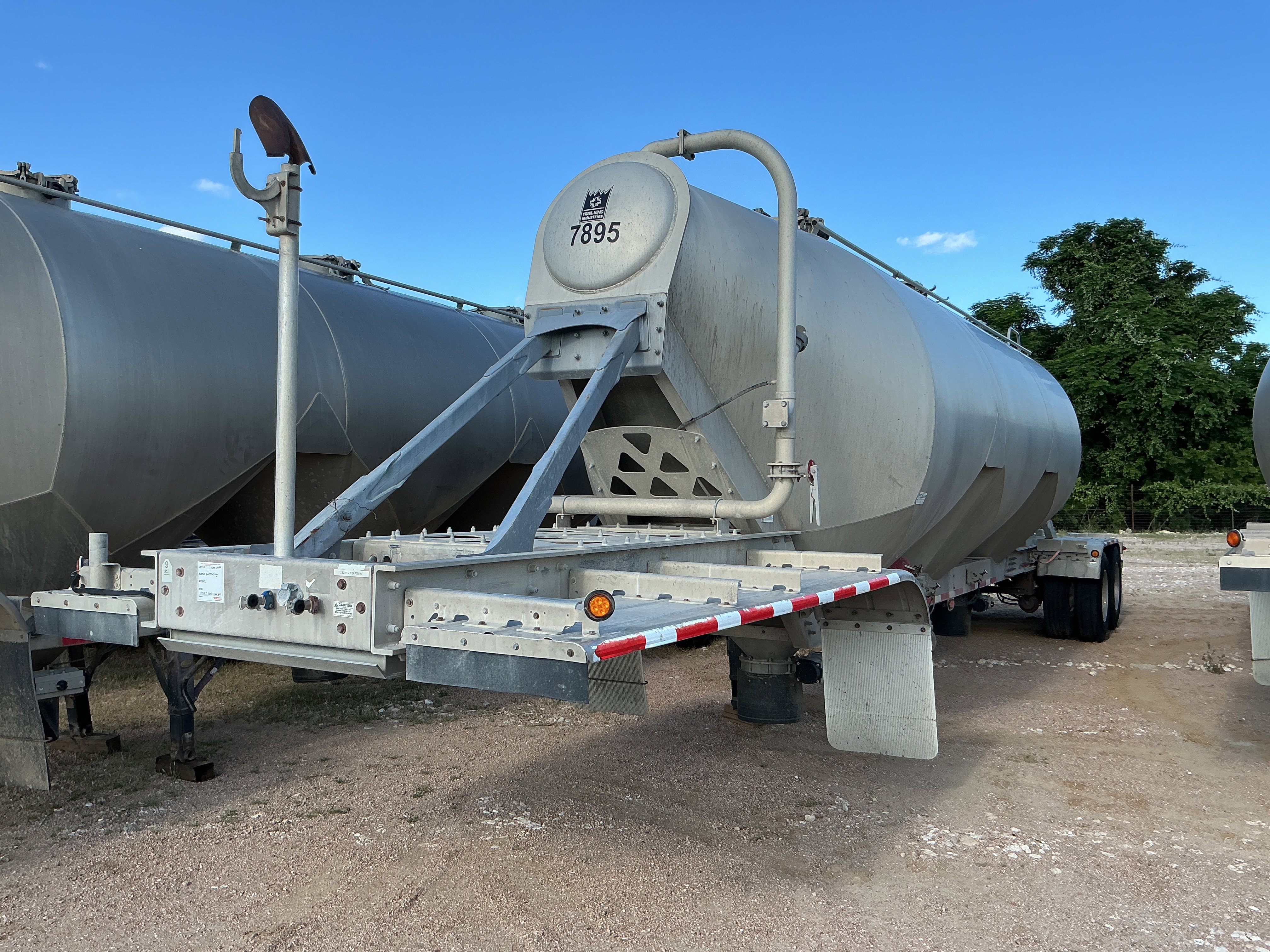 2016 TRAIL KING PNEUMATIC TRAILER