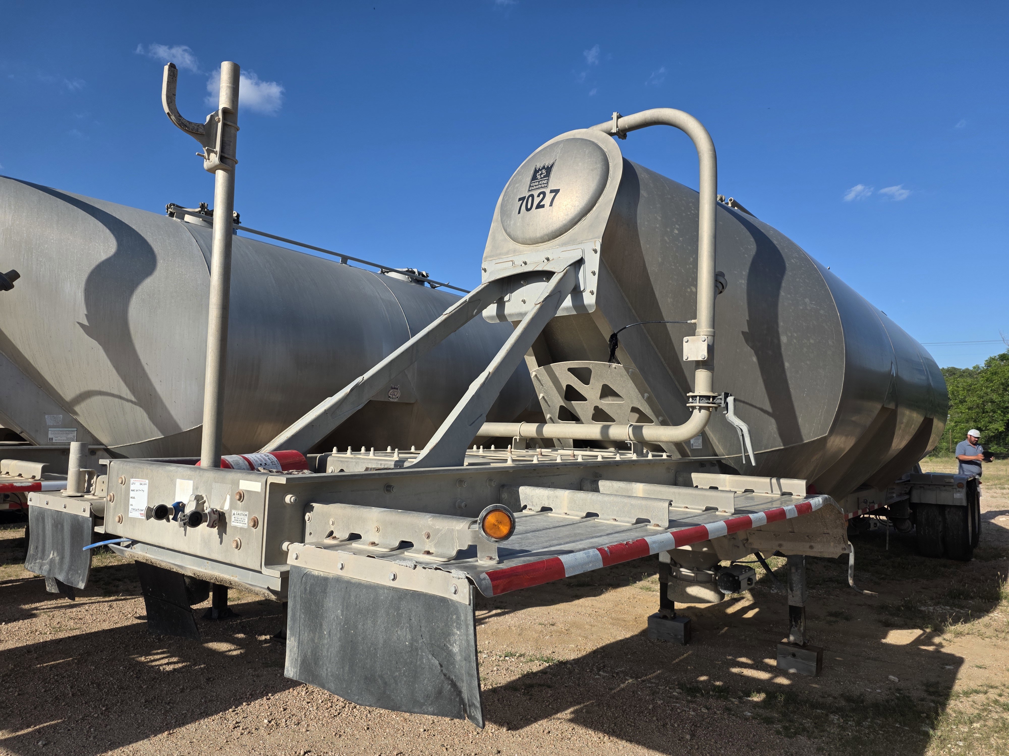 2015 TRAIL KING PNEUMATIC TRAILER