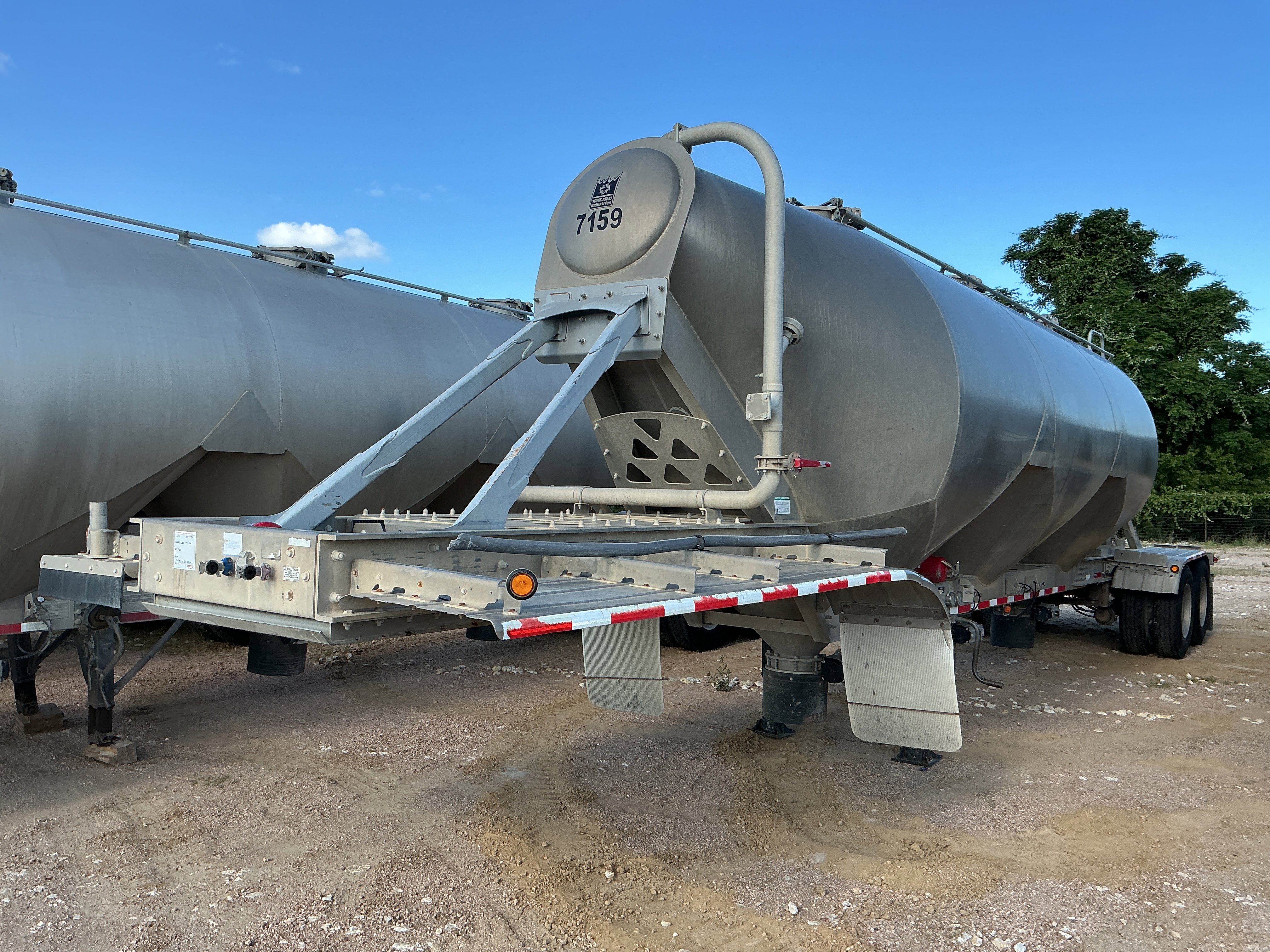 2016 TRAIL KING PNEUMATIC TRAILER