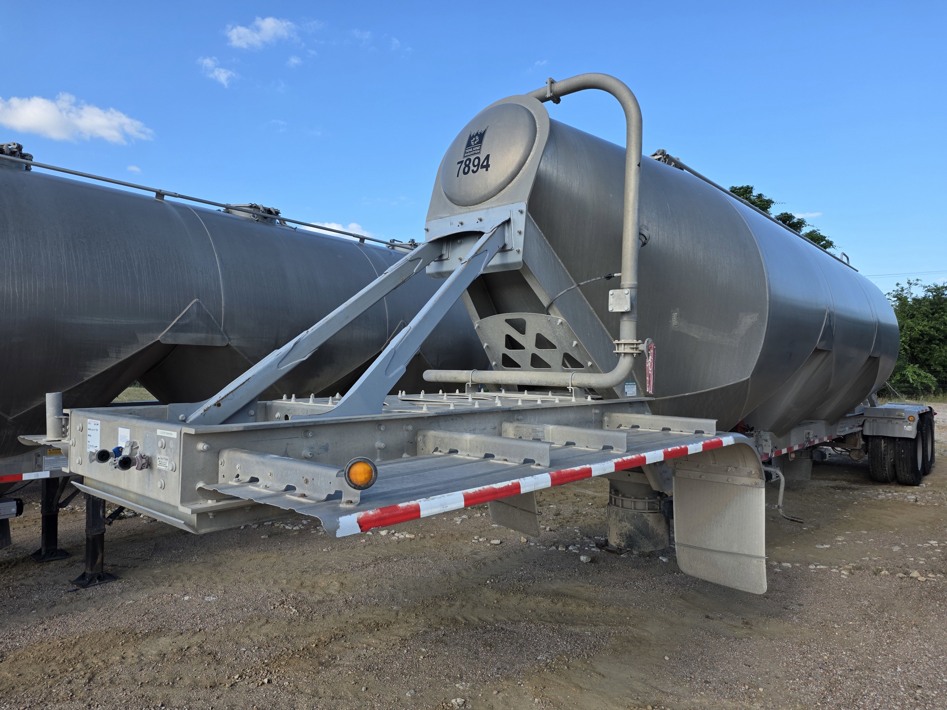 2016 TRAIL KING PNEUMATIC TRAILER