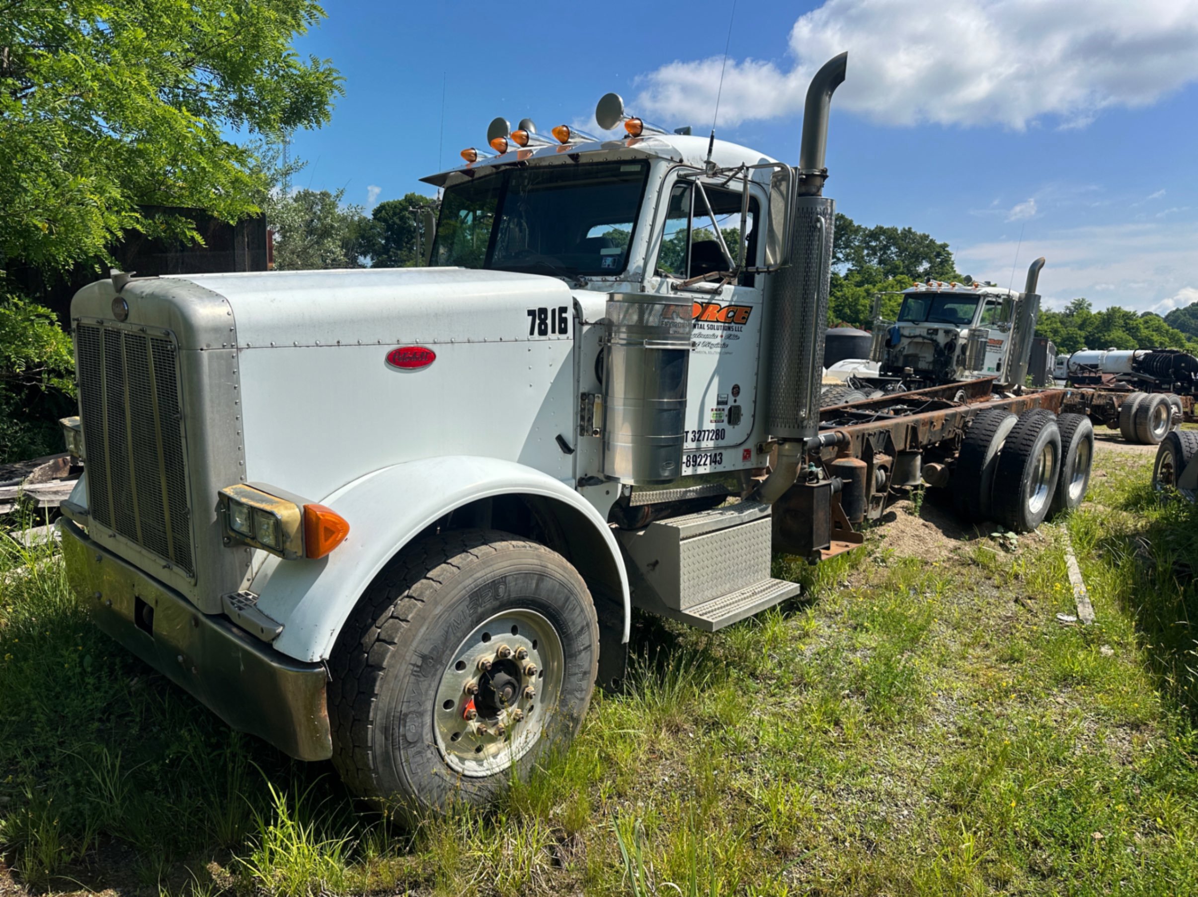 Photo of a 2005 Peterbilt 379