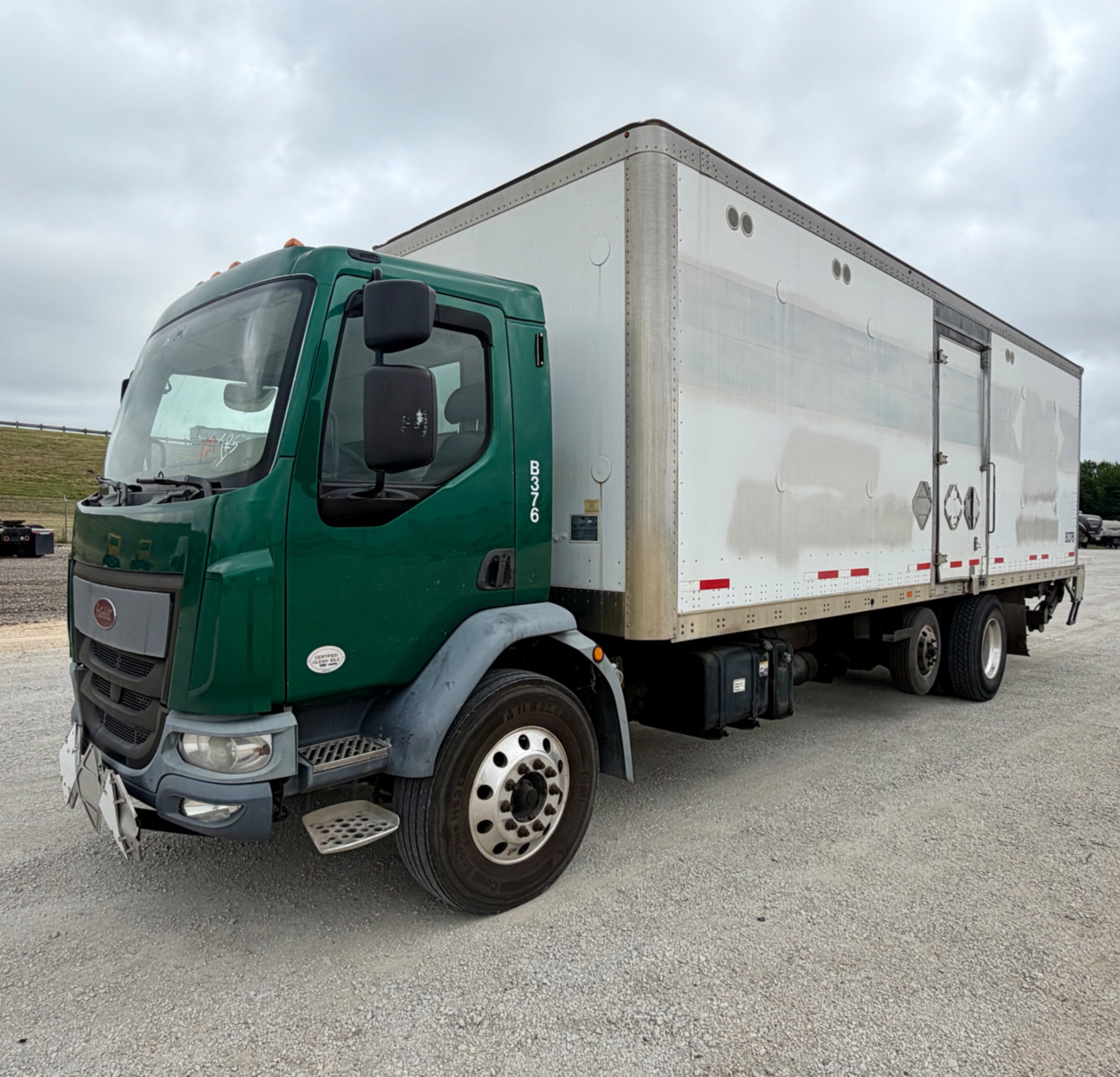 Photo of a 2016 Peterbilt 220