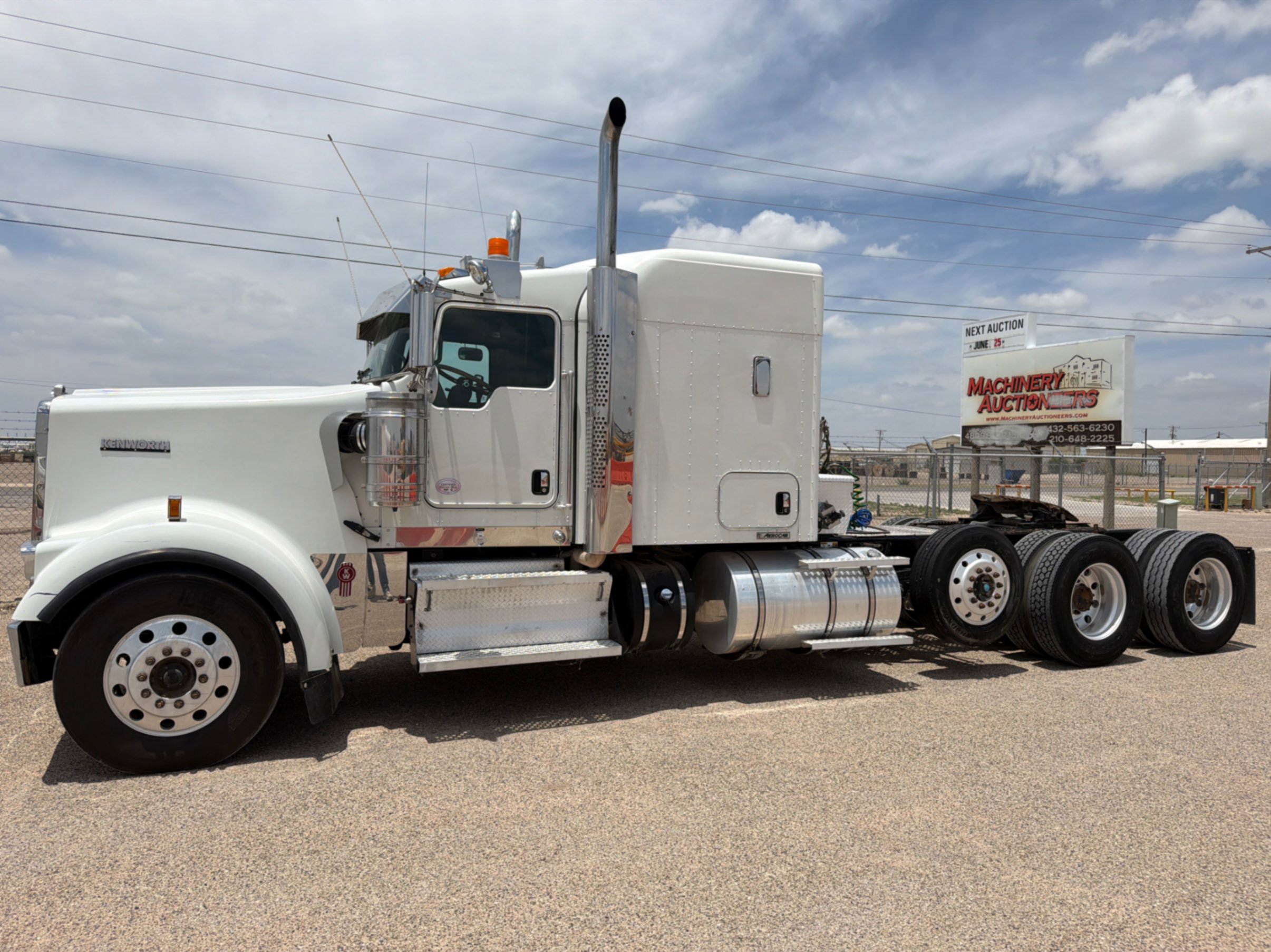 Photo of a 2013 Kenworth W900