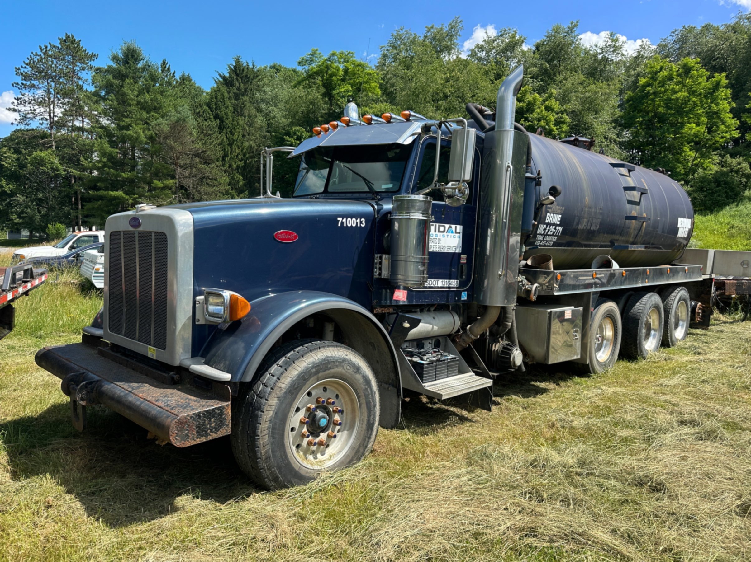 Photo of a 2010 Peterbilt 367