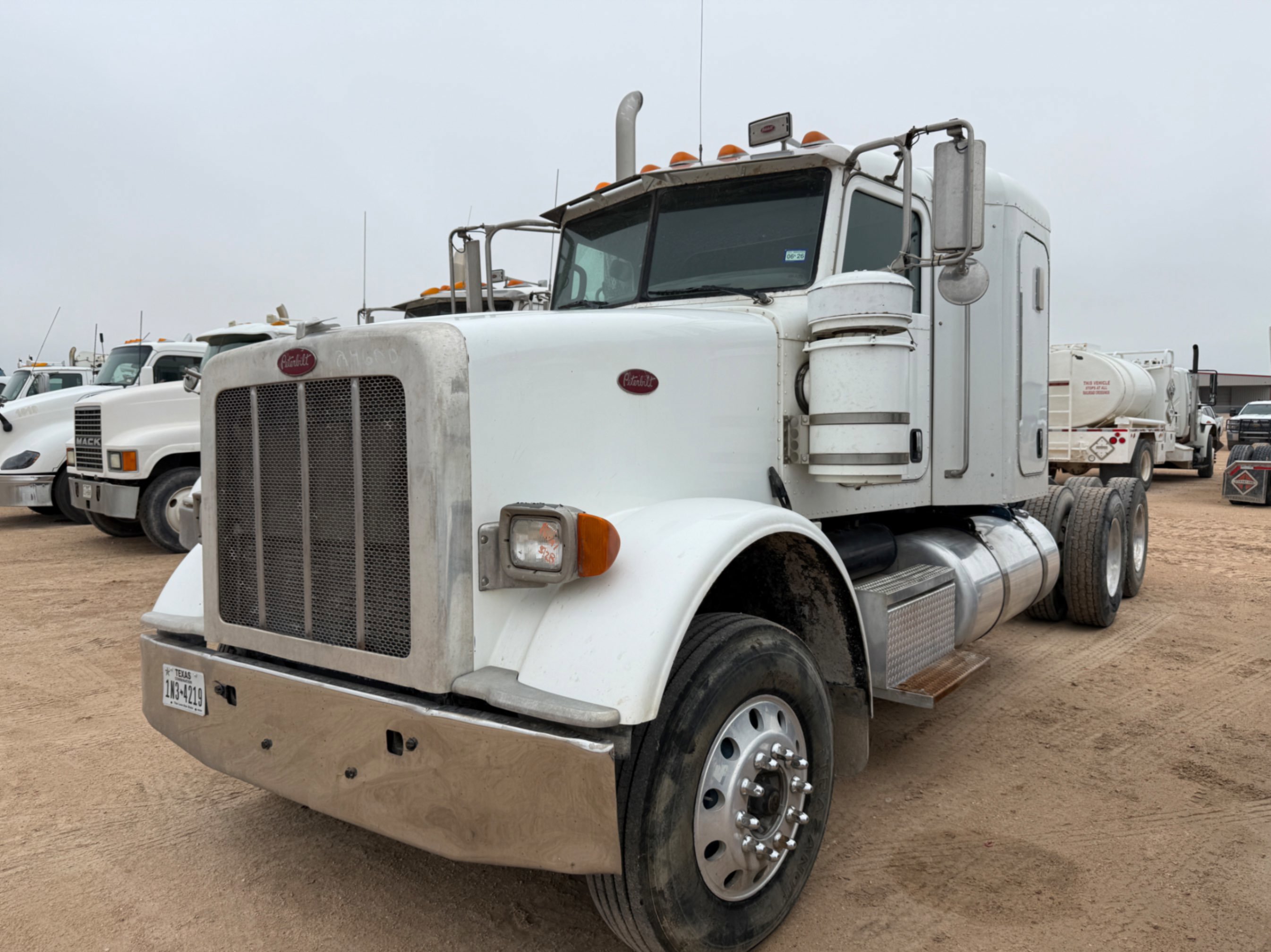 Photo of a 2012 Peterbilt 367
