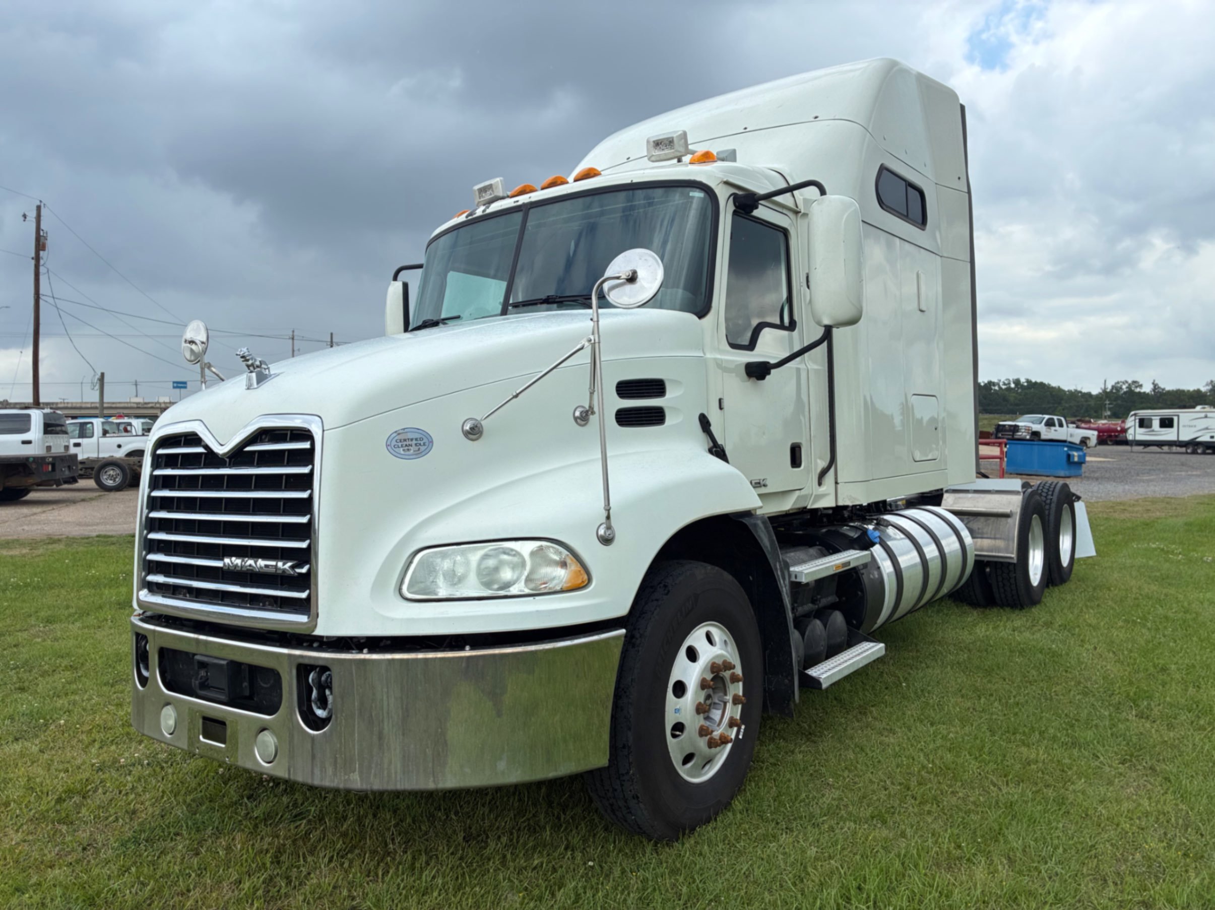 Photo of a 2016 Mack CXU613