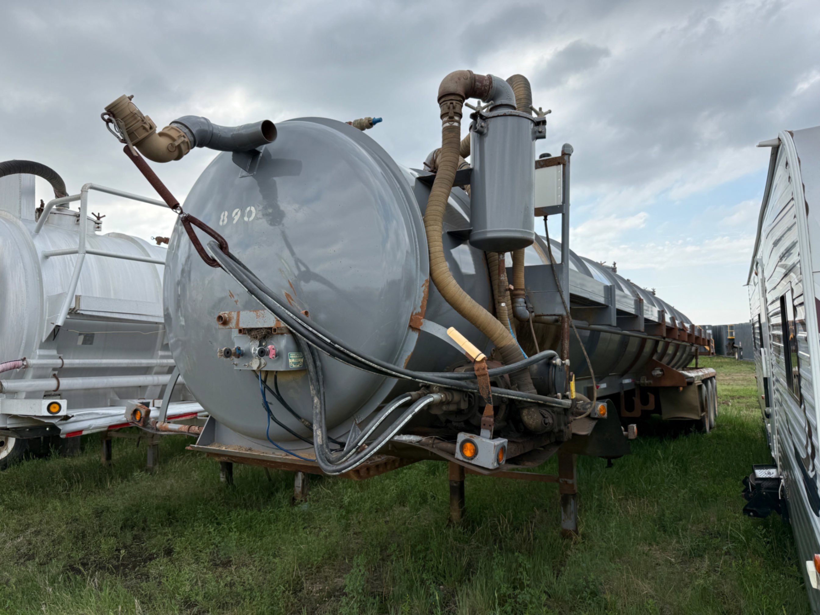 GAYLEAN  Tri-Axle Vacuum Trailer