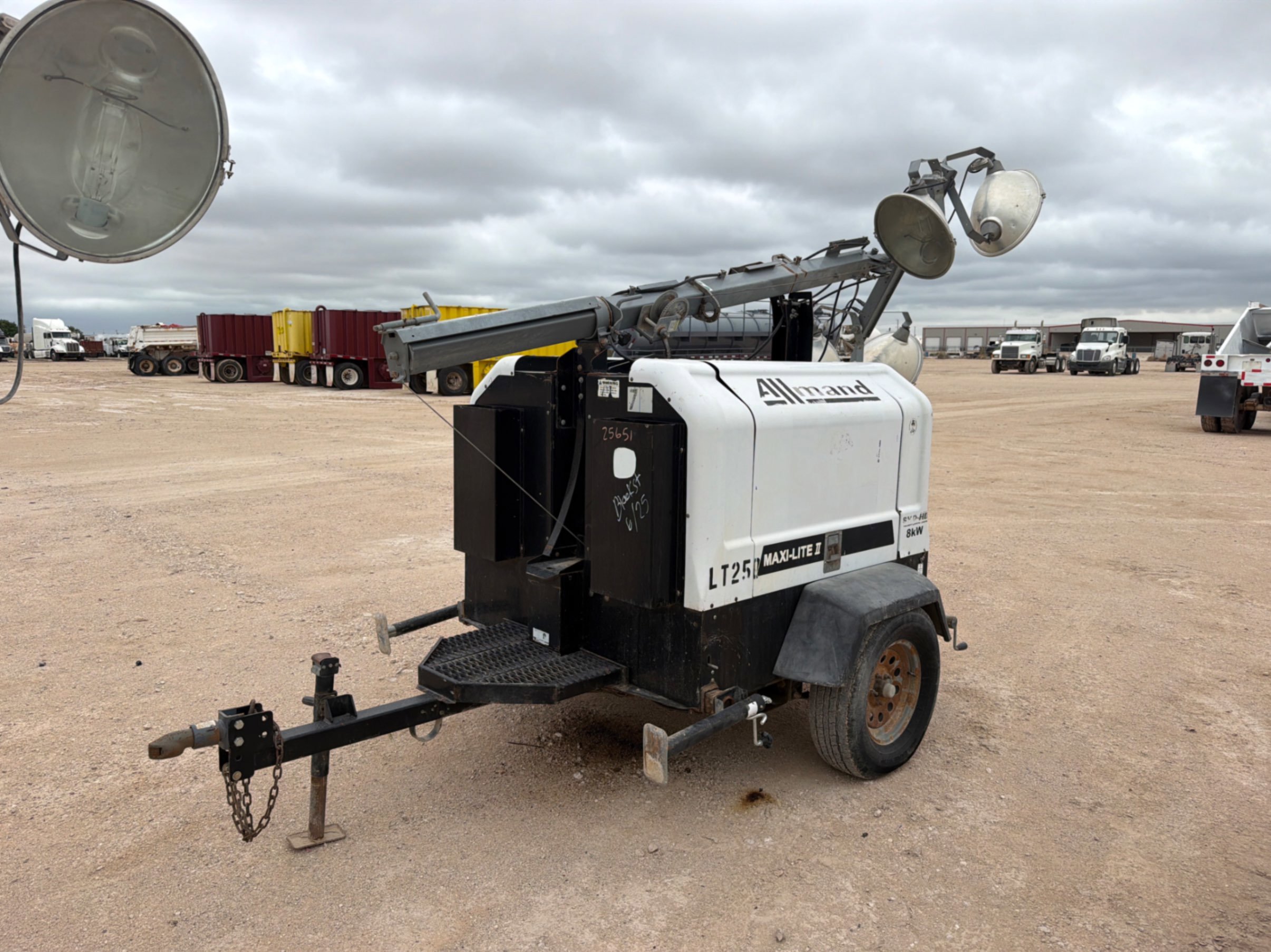 Photo of a  Allmand Maxi-Lite  