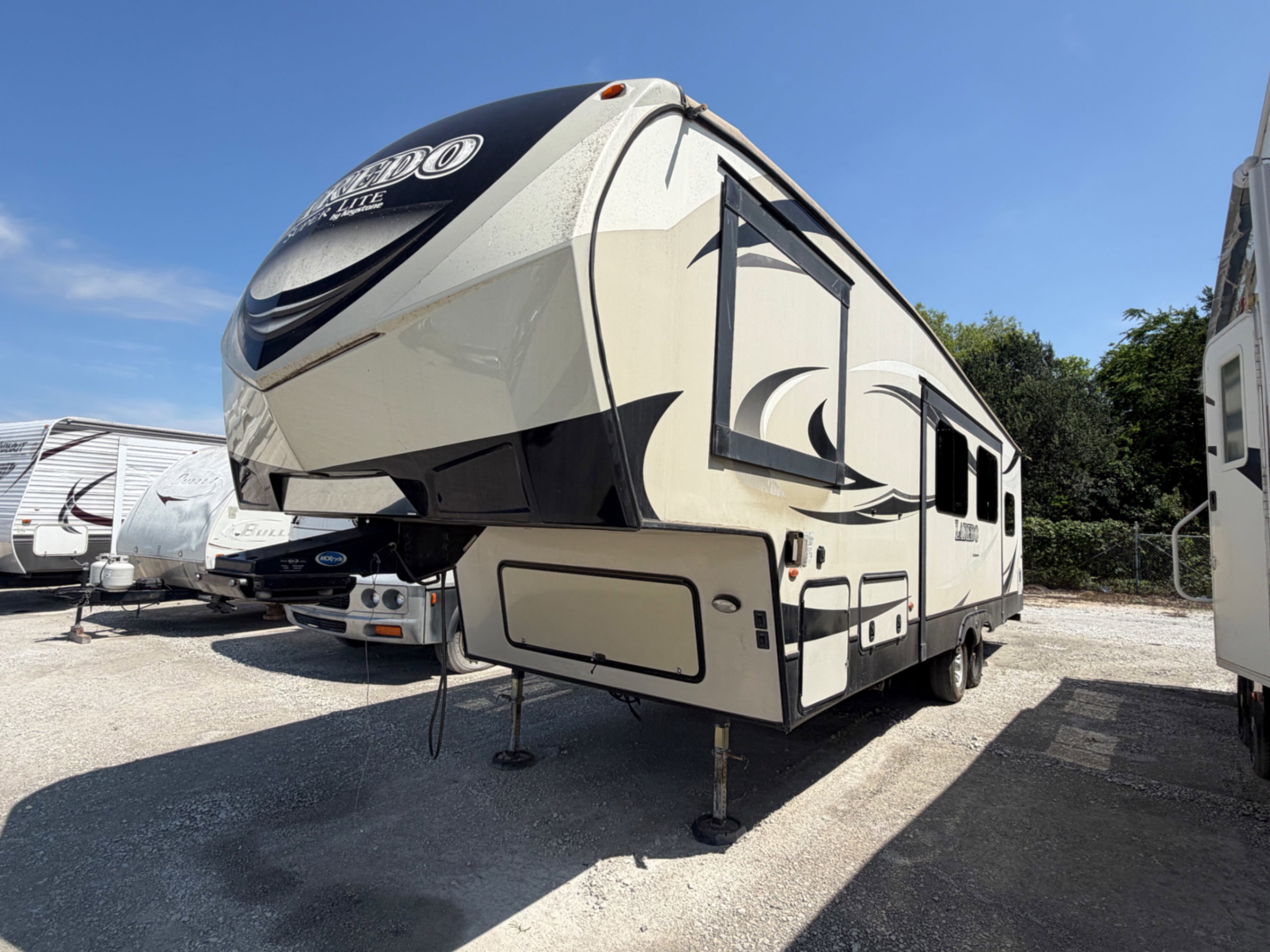 2017 KEYSTONE LAREDO SUPER LITE FIFTH WHEEL