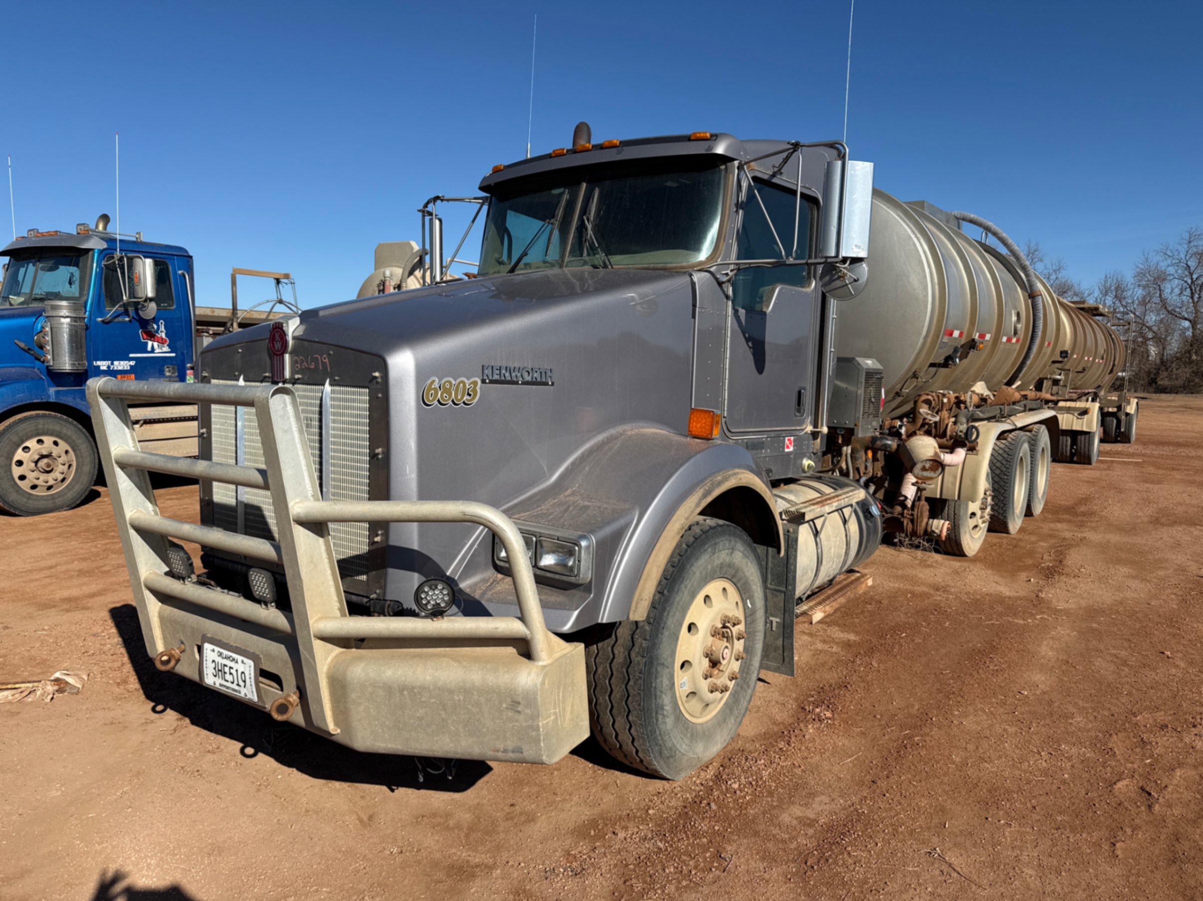 Photo of a 2012 Kenworth TRIAXLE