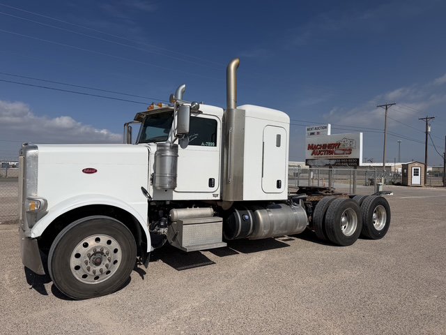 Photo of a 2016 Peterbilt 389