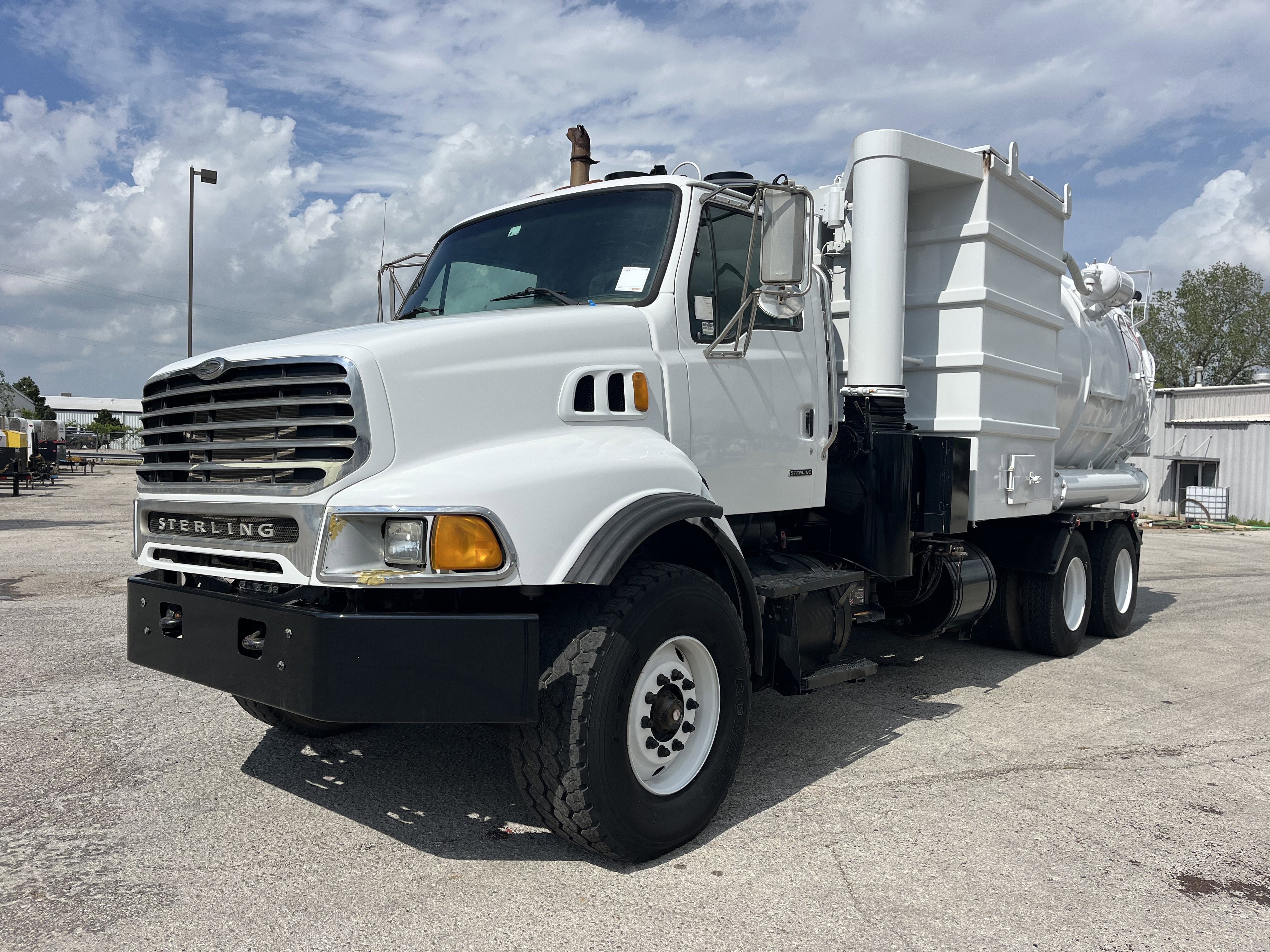 Photo of a 2005 Sterling LT9500