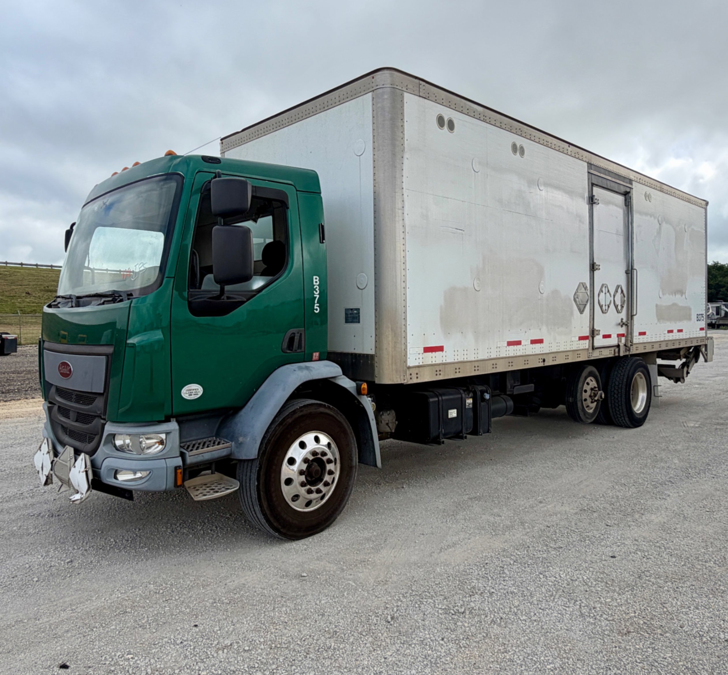 Photo of a 2016 Peterbilt 220