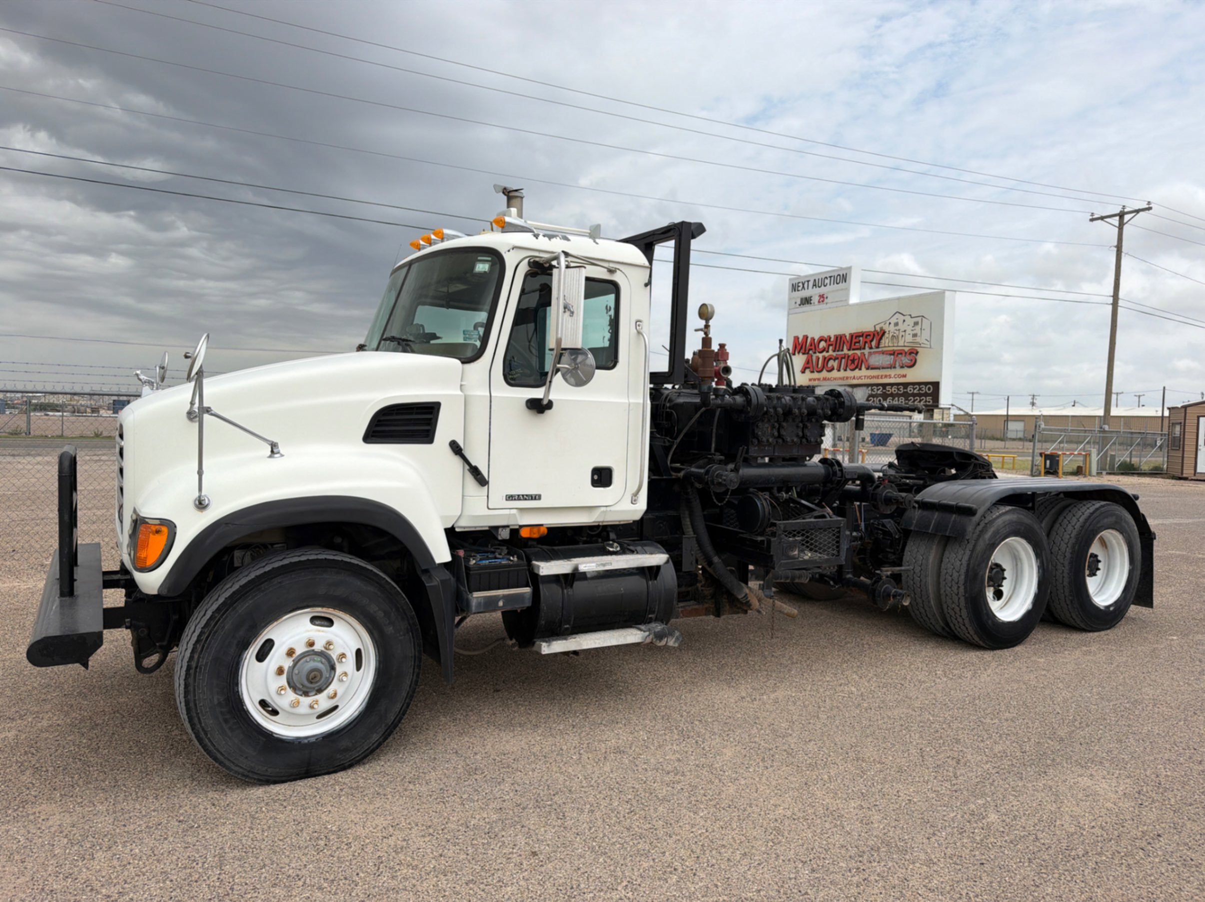 Photo of a 2006 Mack CV713