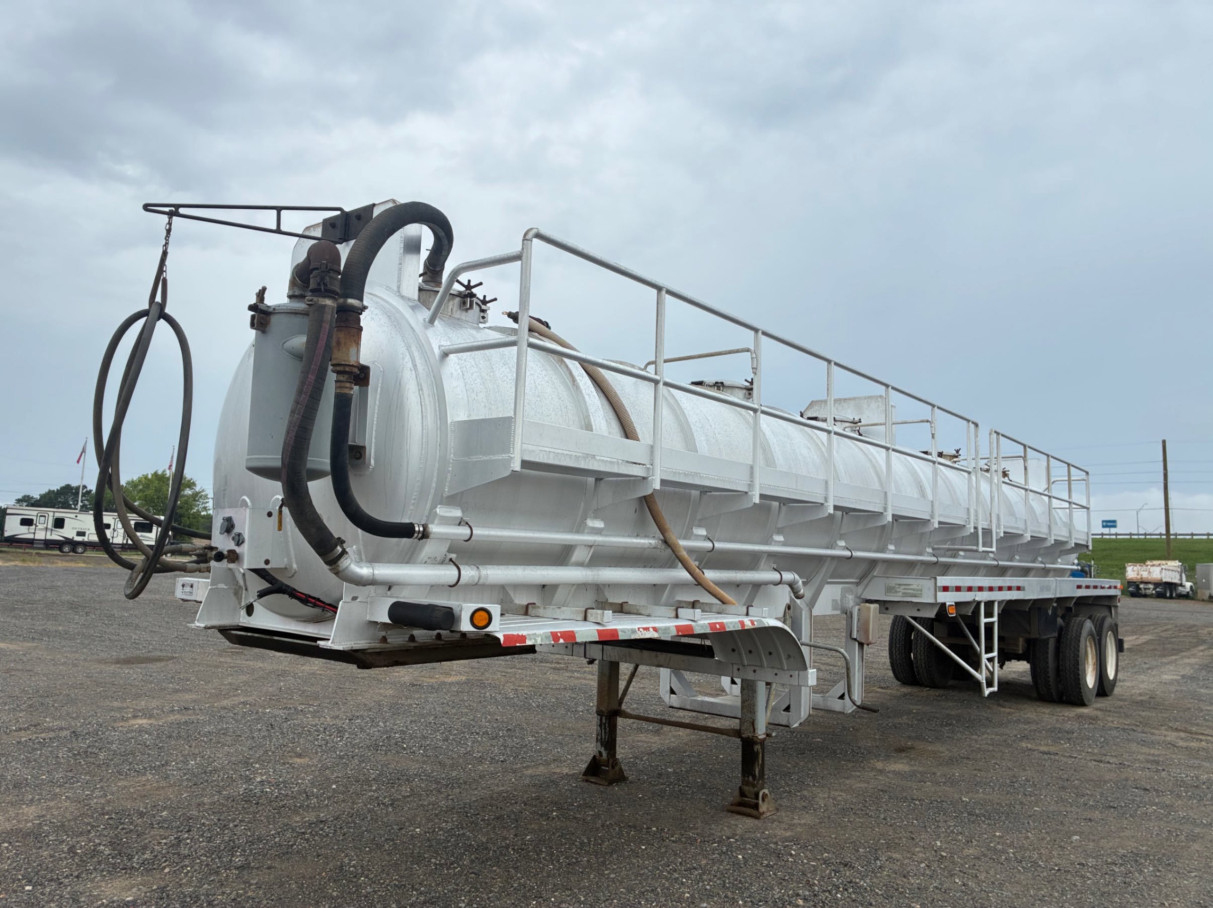 2012 DRAGON 150 BBL ALUMINUM VACUUM TRAILER
