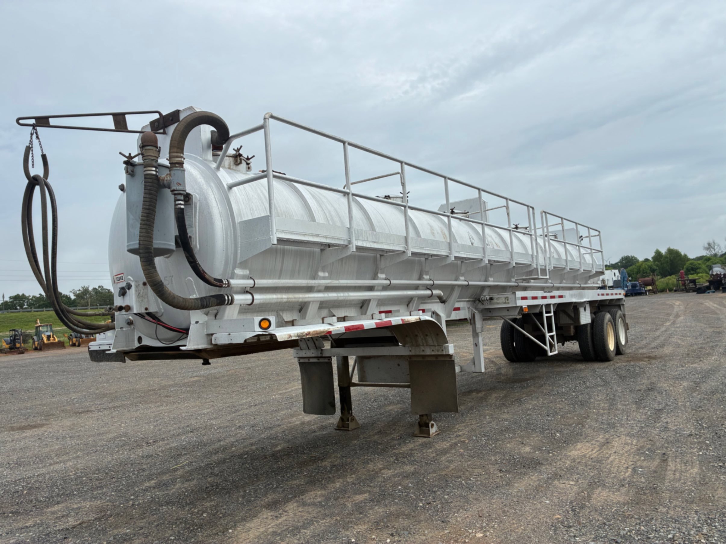 2012 DRAGON 150 BBL ALUMINUM VACUUM TRAILER