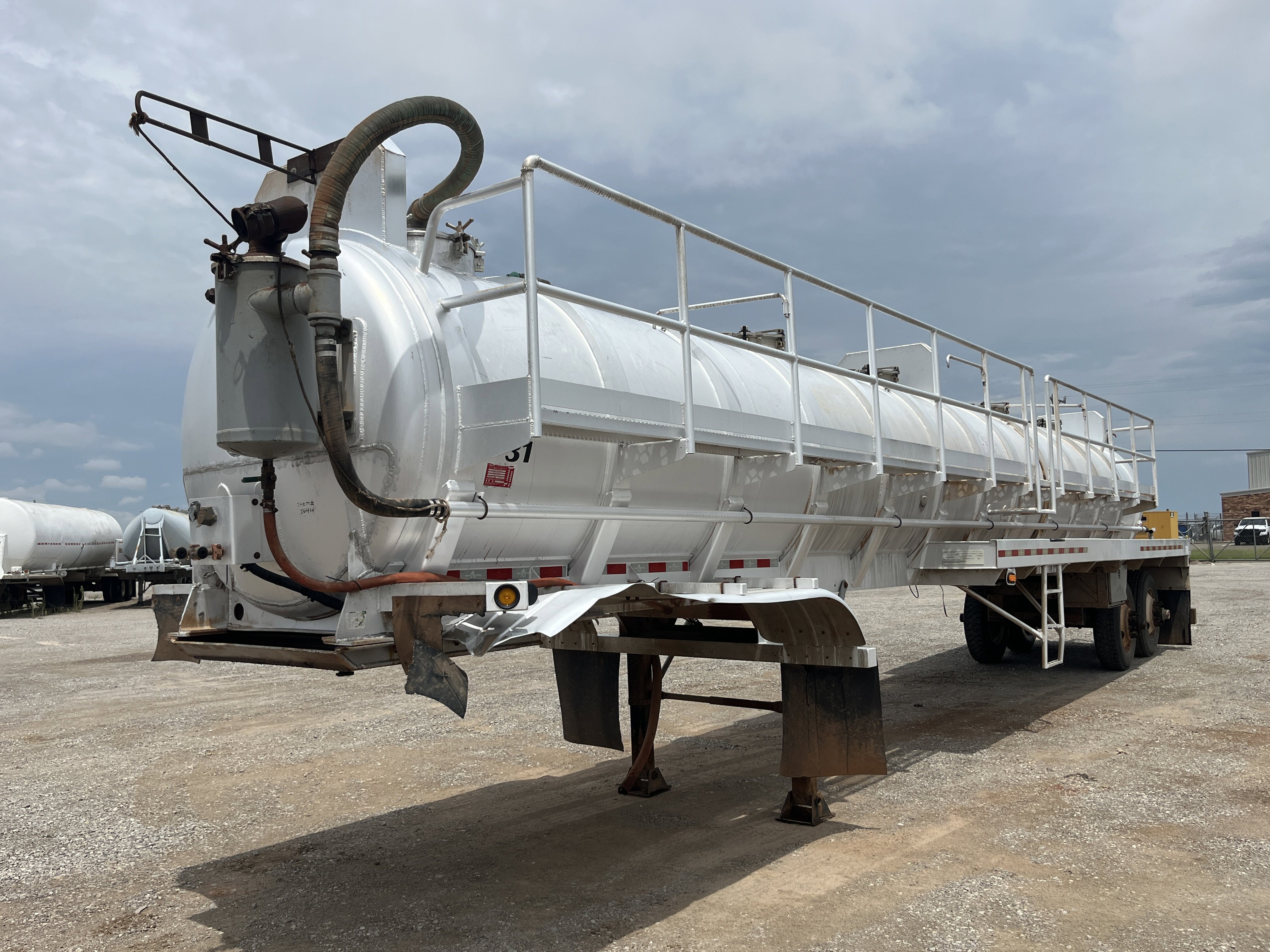 2011 DRAGON 150BBL ALUMINUM VAC TRAILER