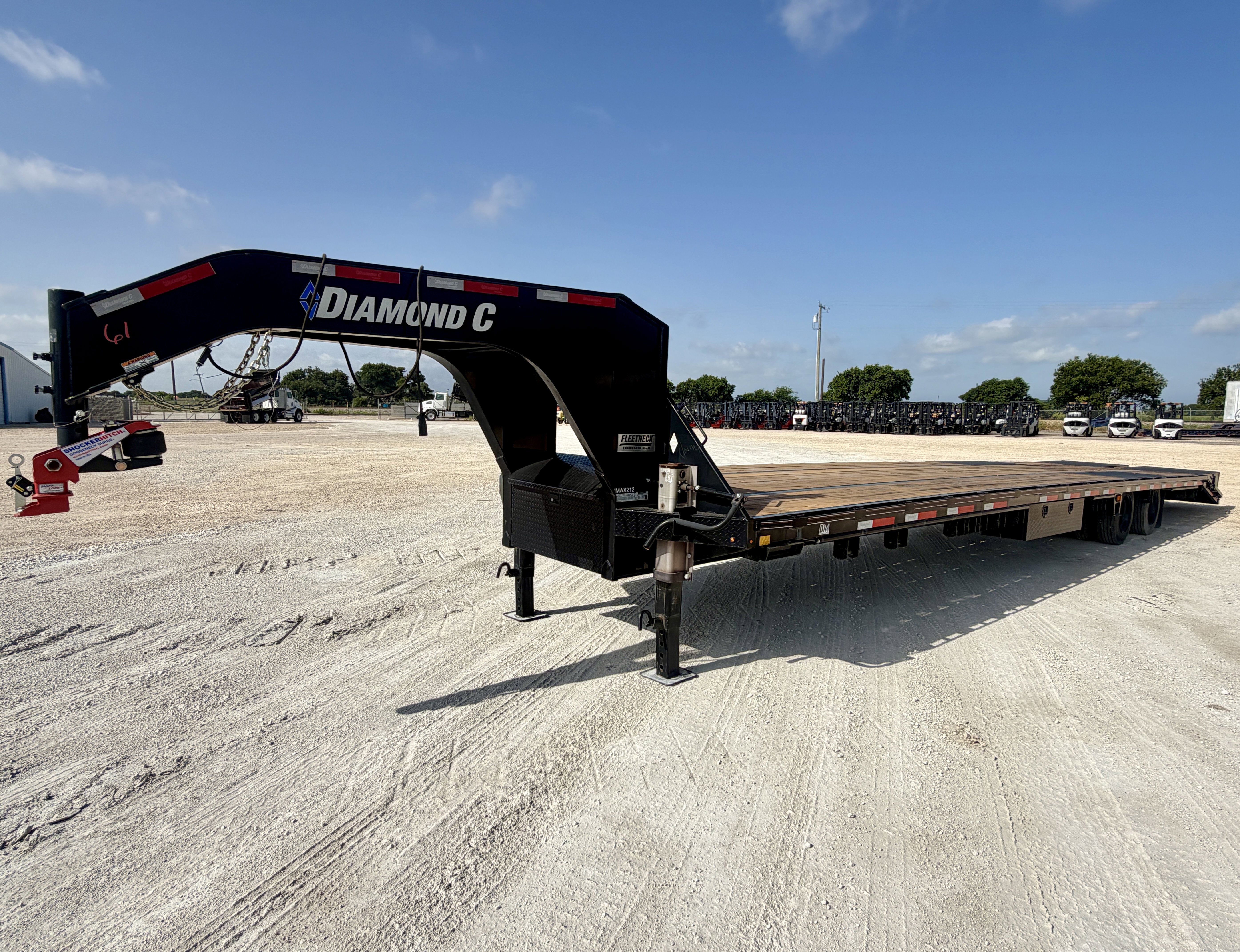2022 DIAMOND C DOVETAIL FLATBED