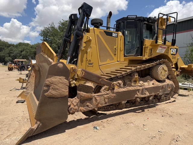 Photo of a 2017 Caterpillar D8T